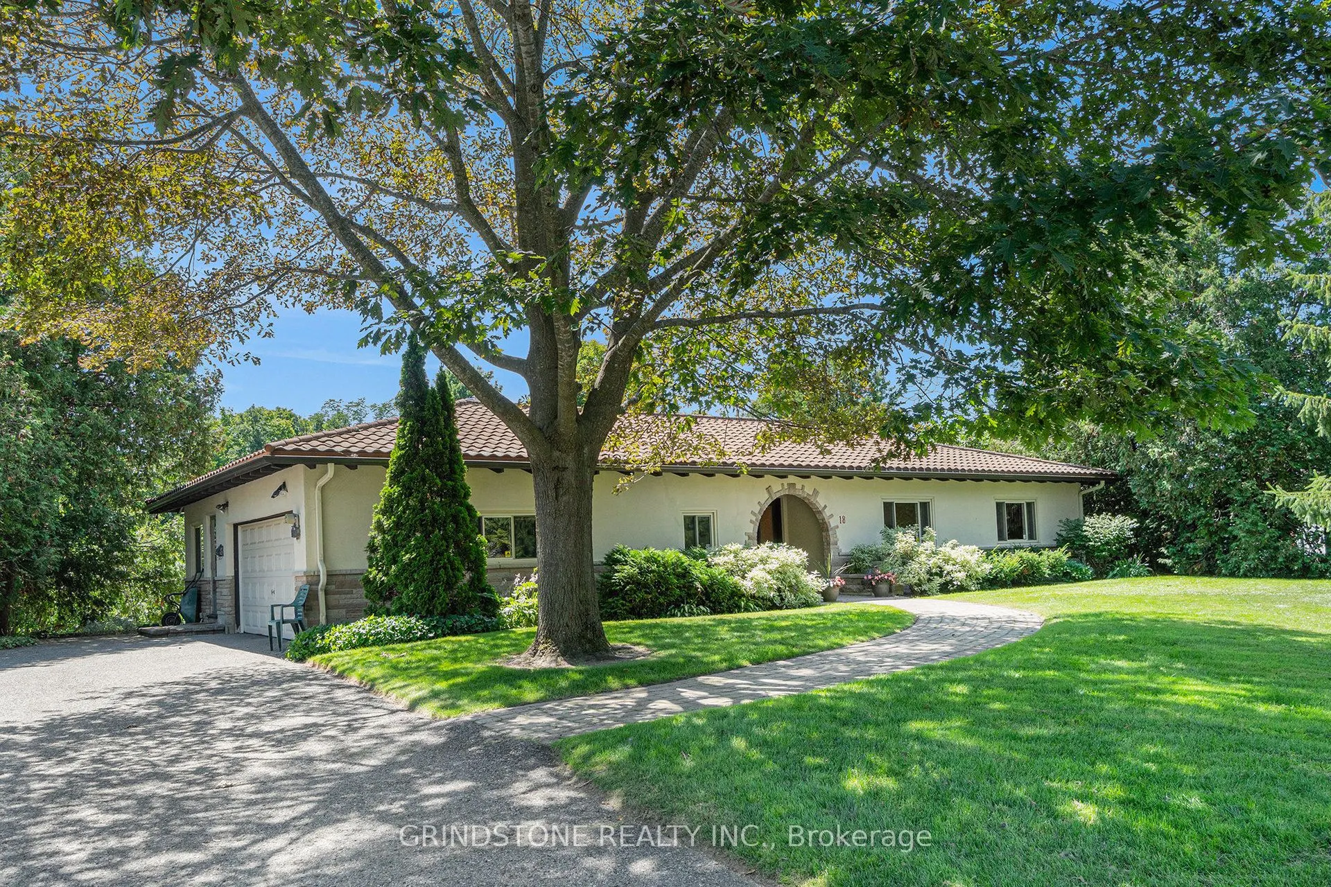 18 Eisenhower Crescent