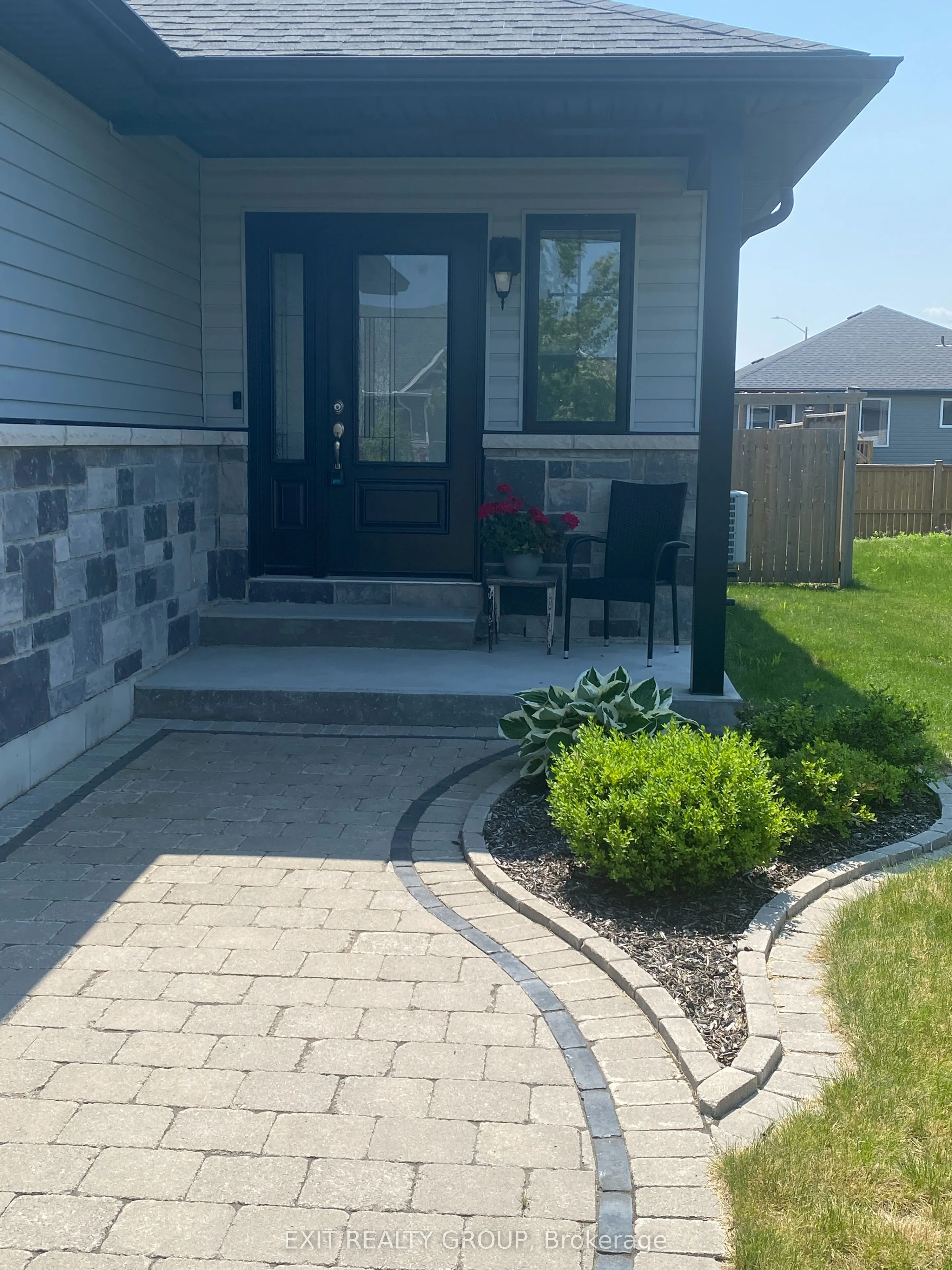 66 Deacon Place