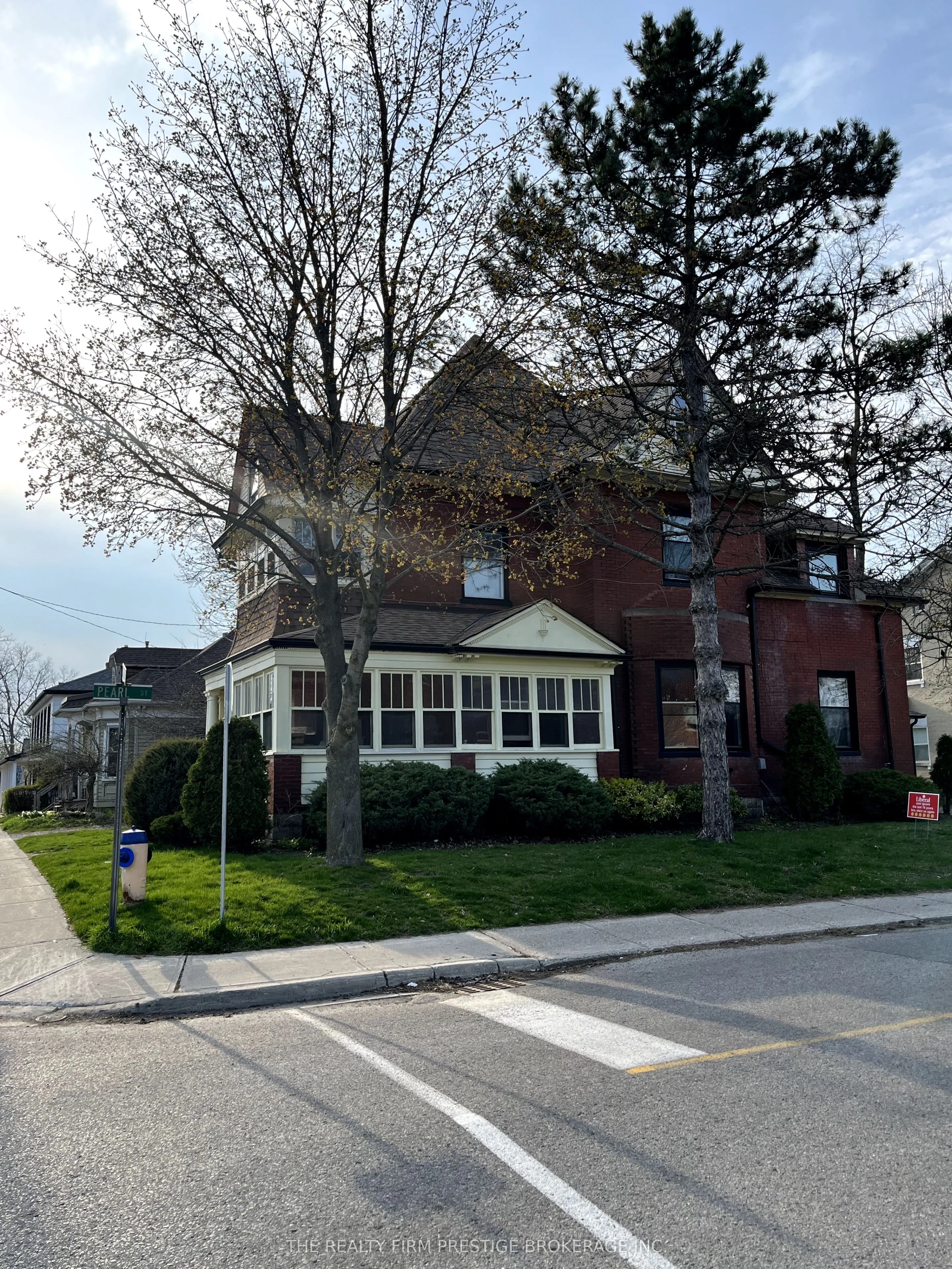 19 Scott Street
