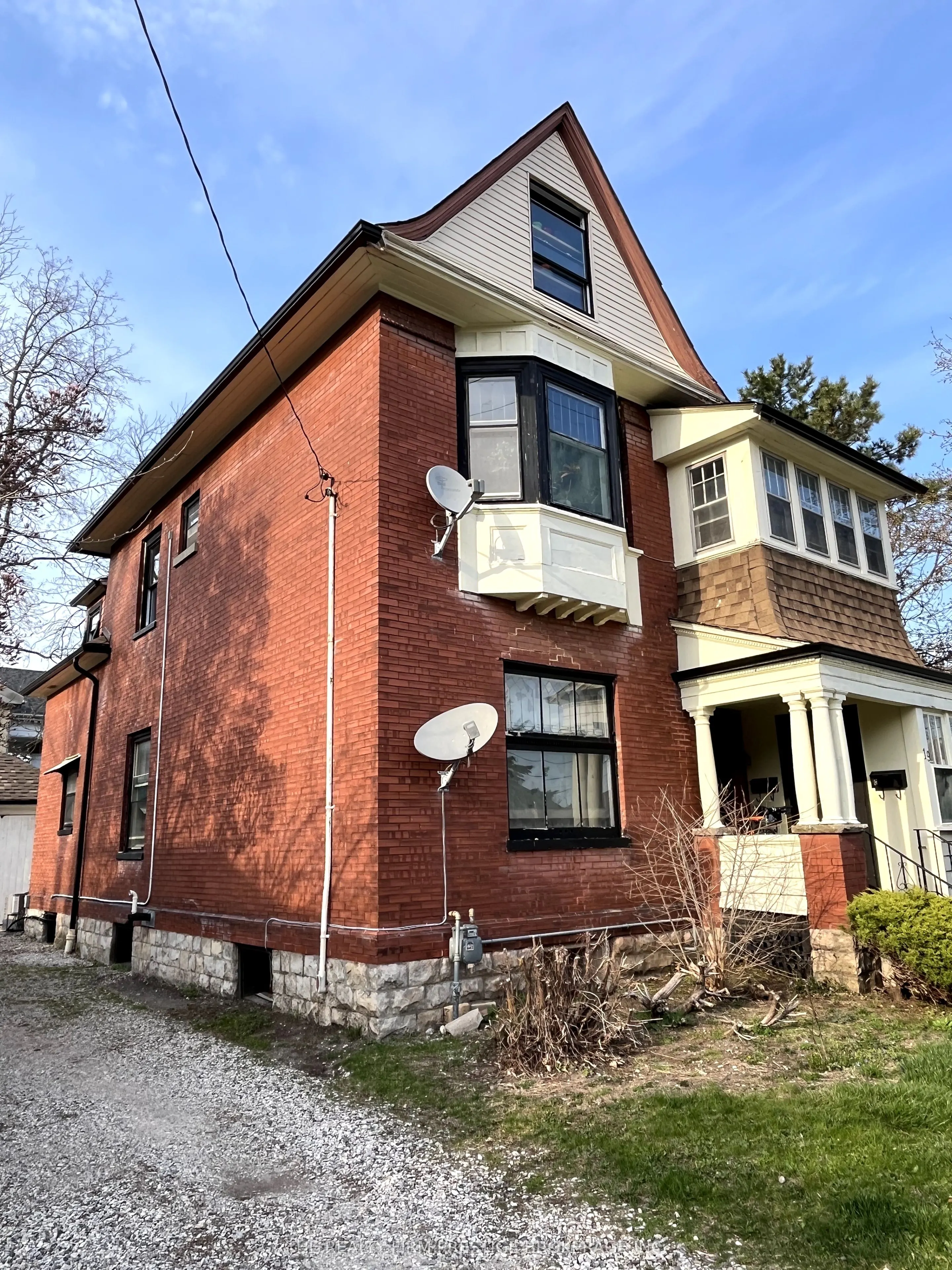 19 Scott Street
