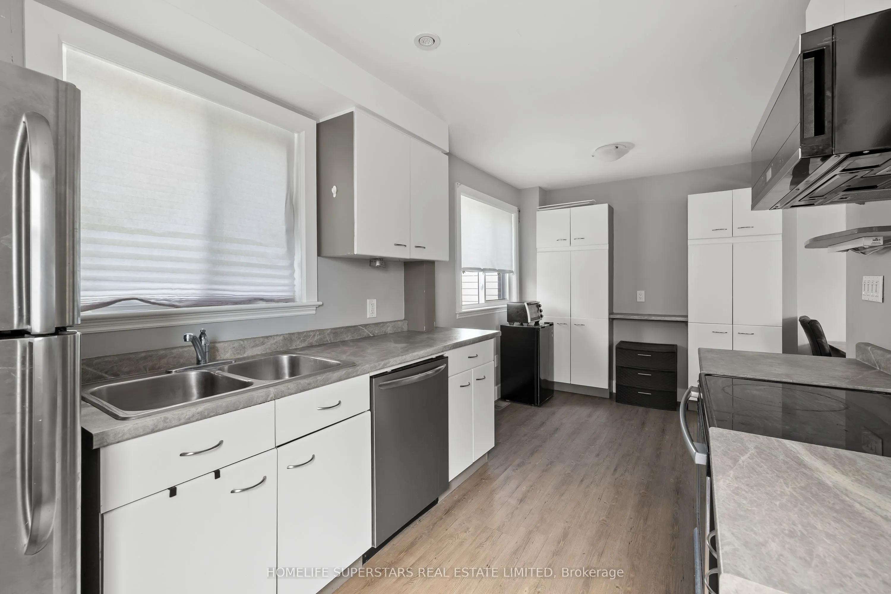 275 Raglan Road N