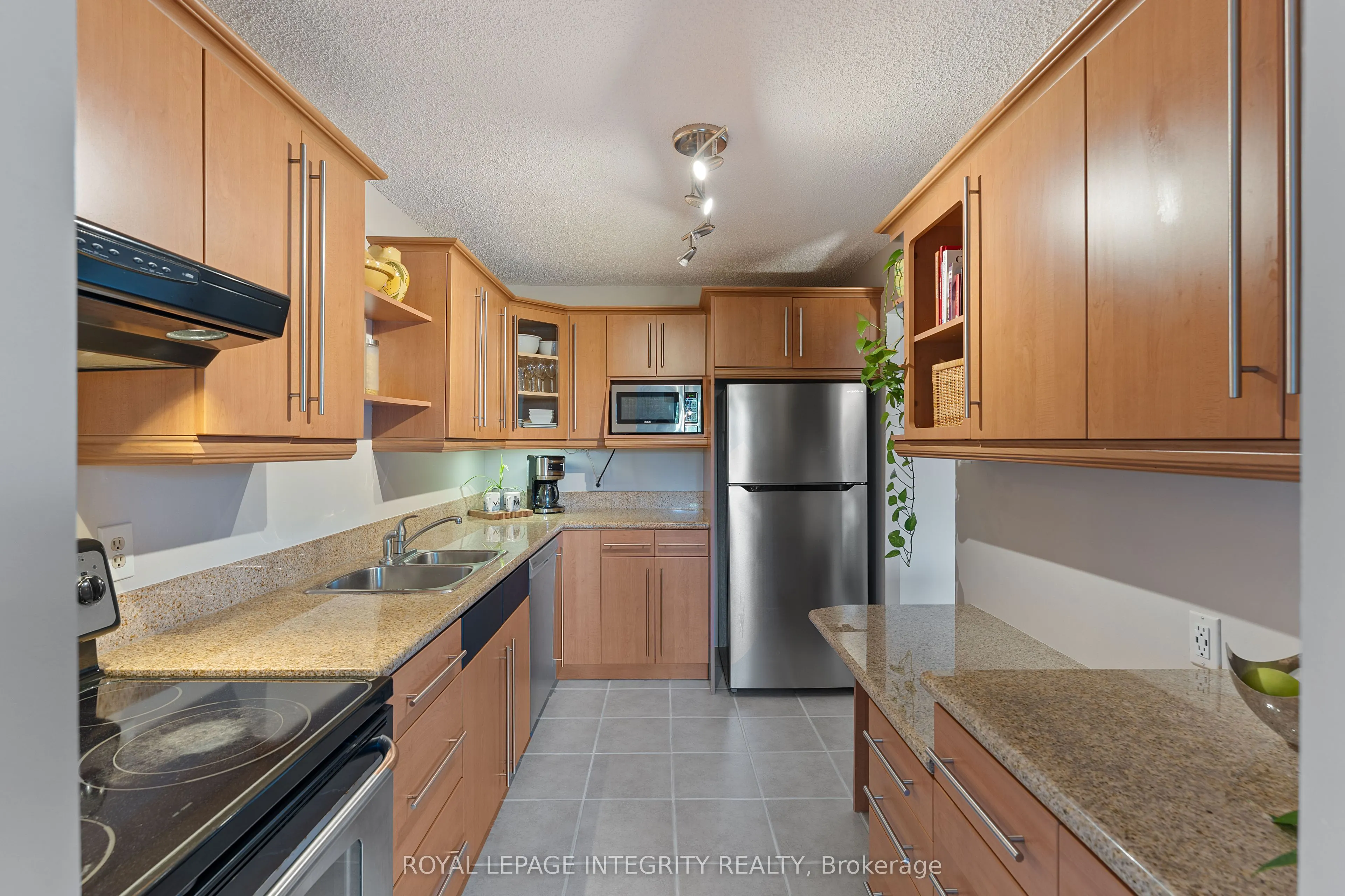 665 Bathgate Drive, #303