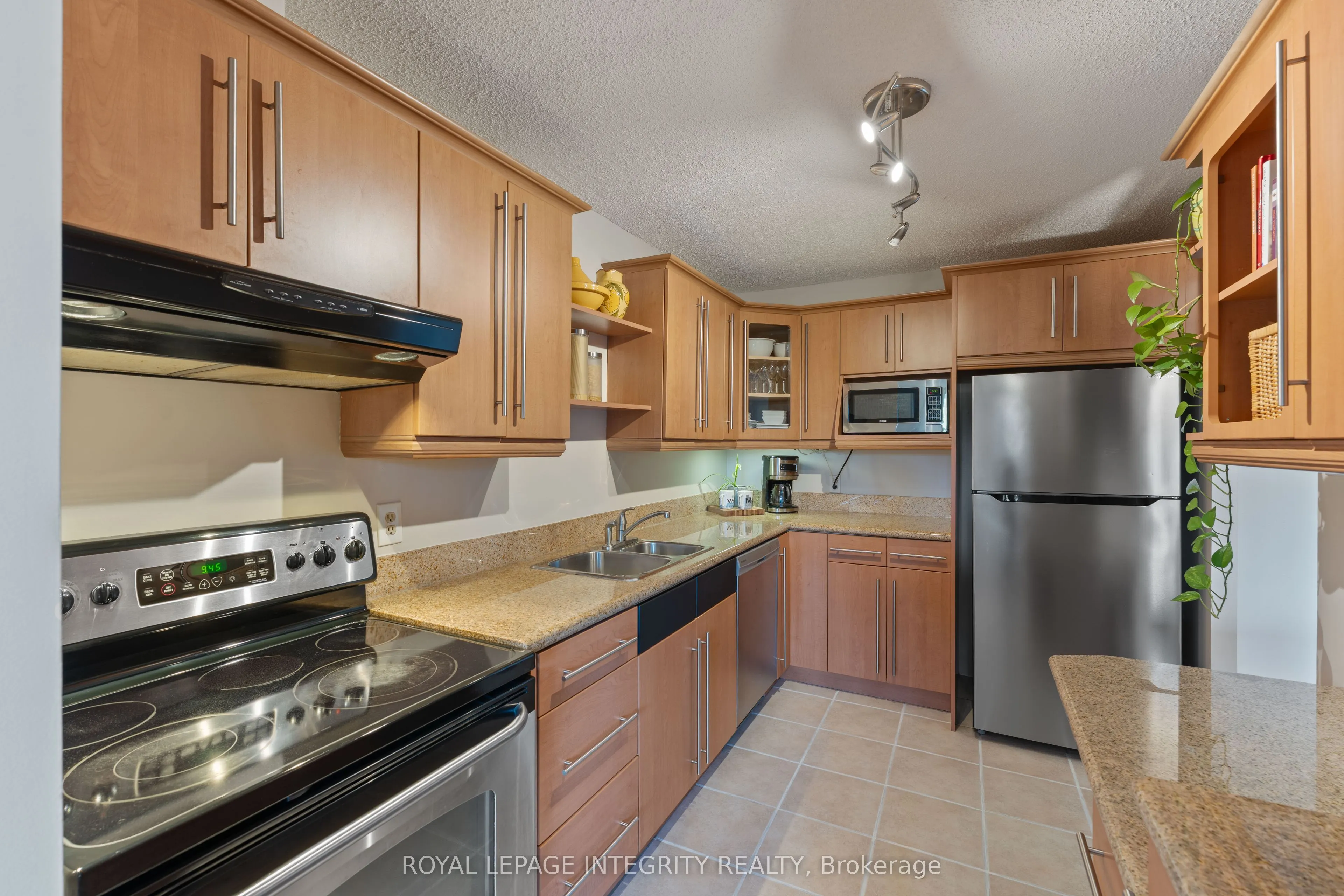 665 Bathgate Drive, #303
