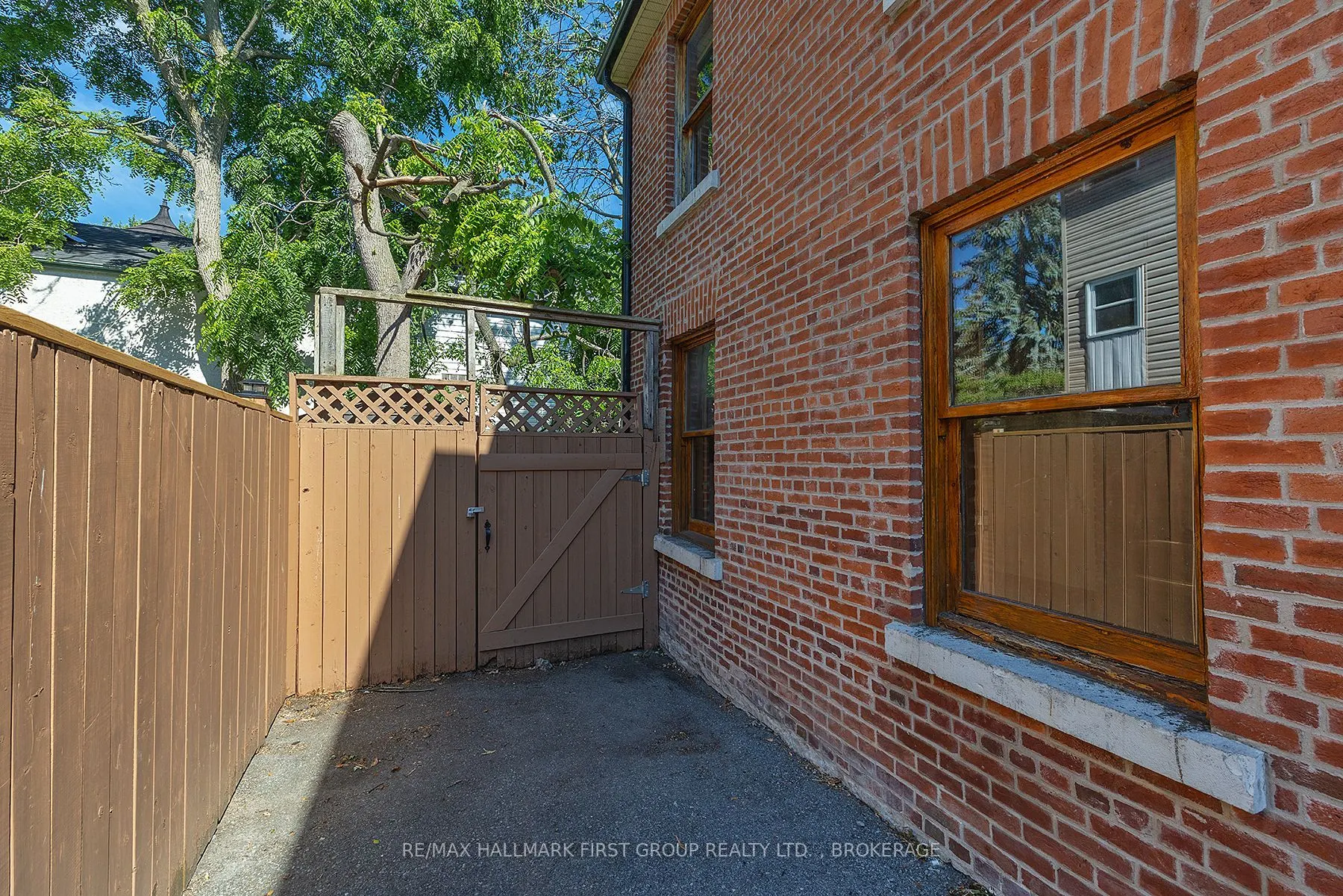 54 Wellington Street