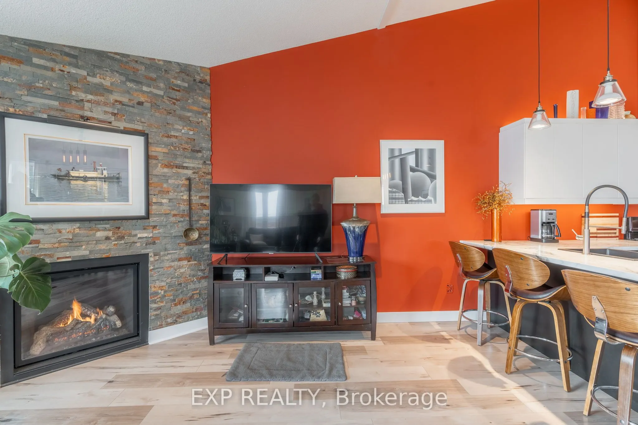 90 Ontario St Street S, #20