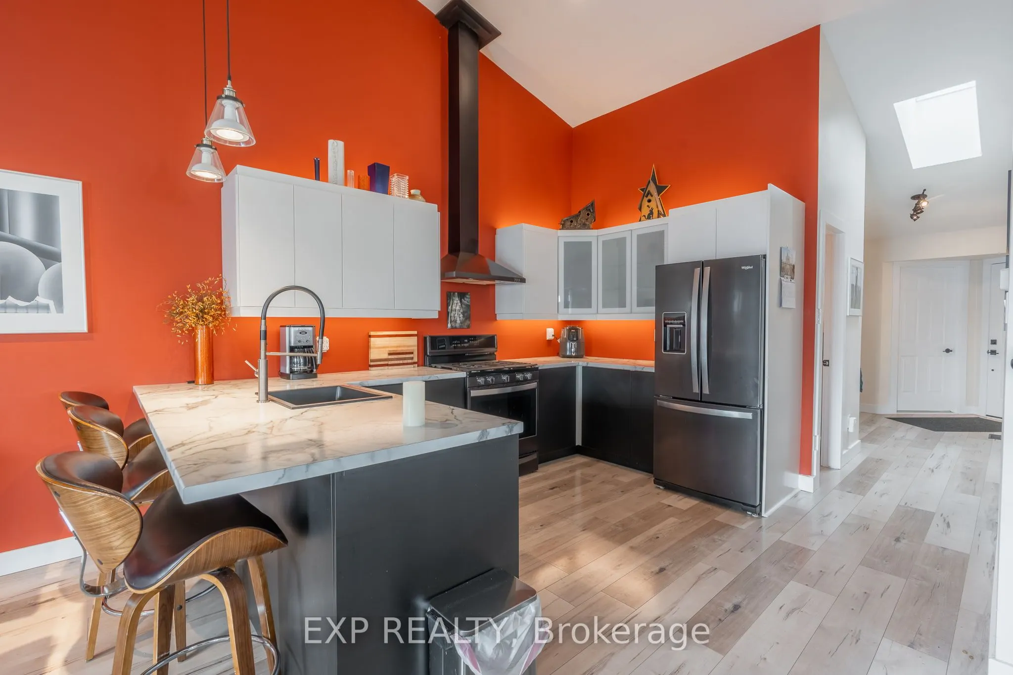 90 Ontario St Street S, #20