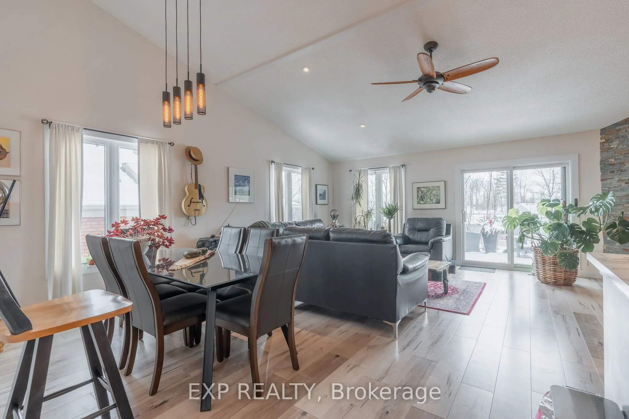 90 Ontario St Street S, #20