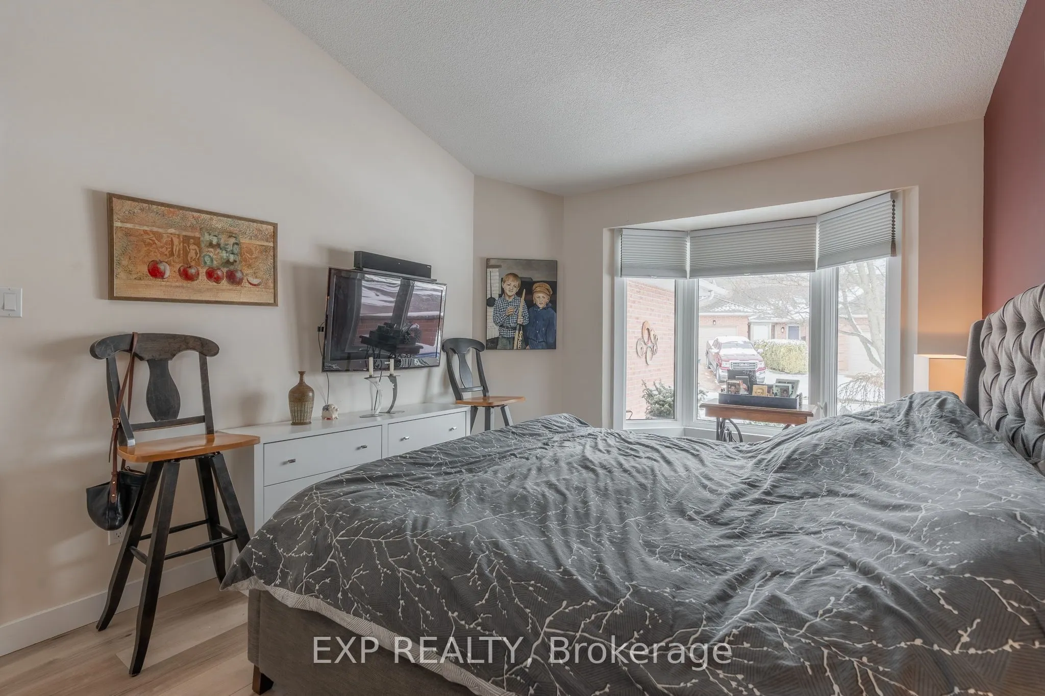 90 Ontario St Street S, #20