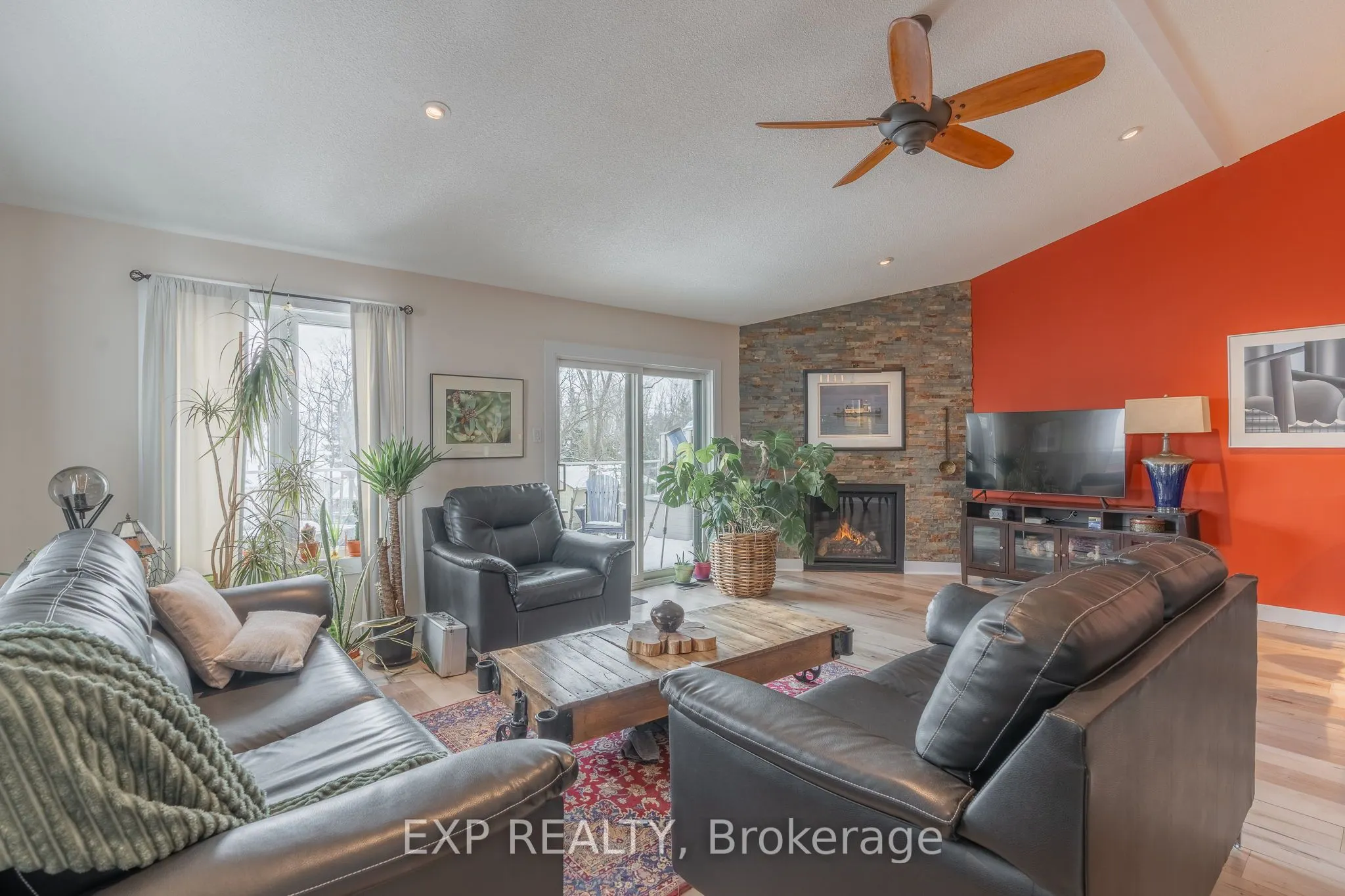 90 Ontario St Street S, #20