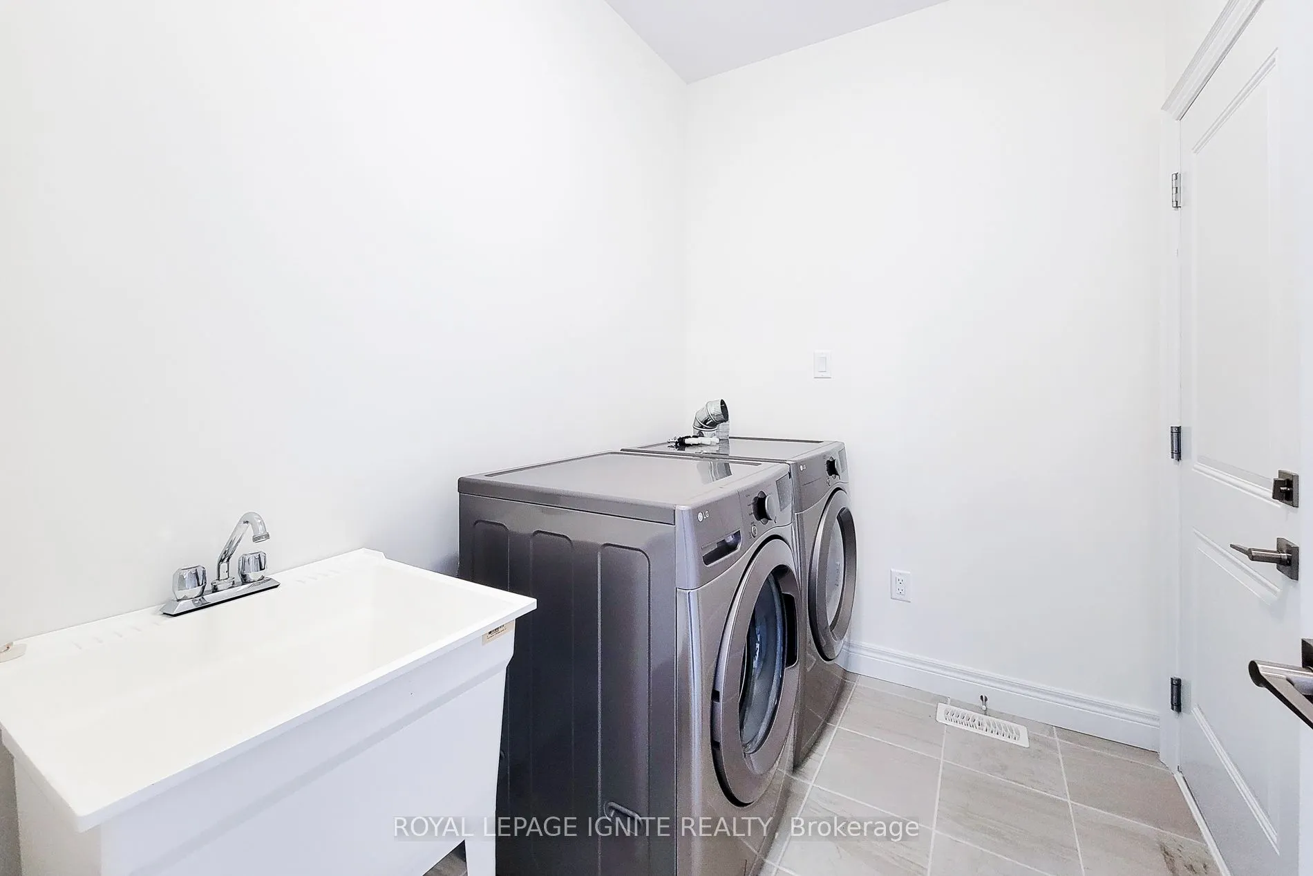 54 Beach Walk Crescent