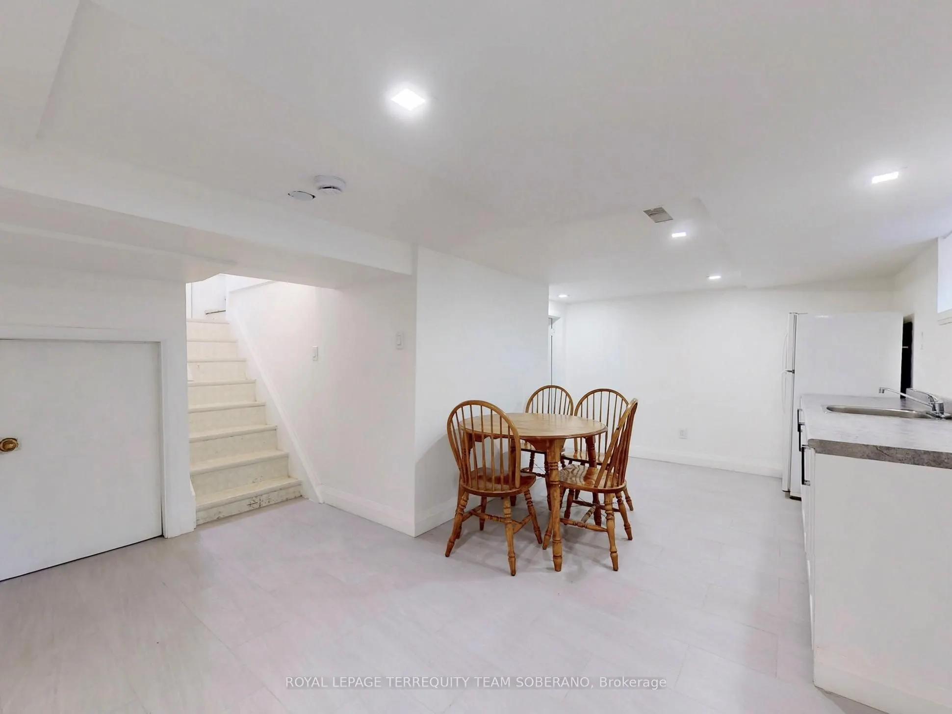 13 Roslin Avenue N