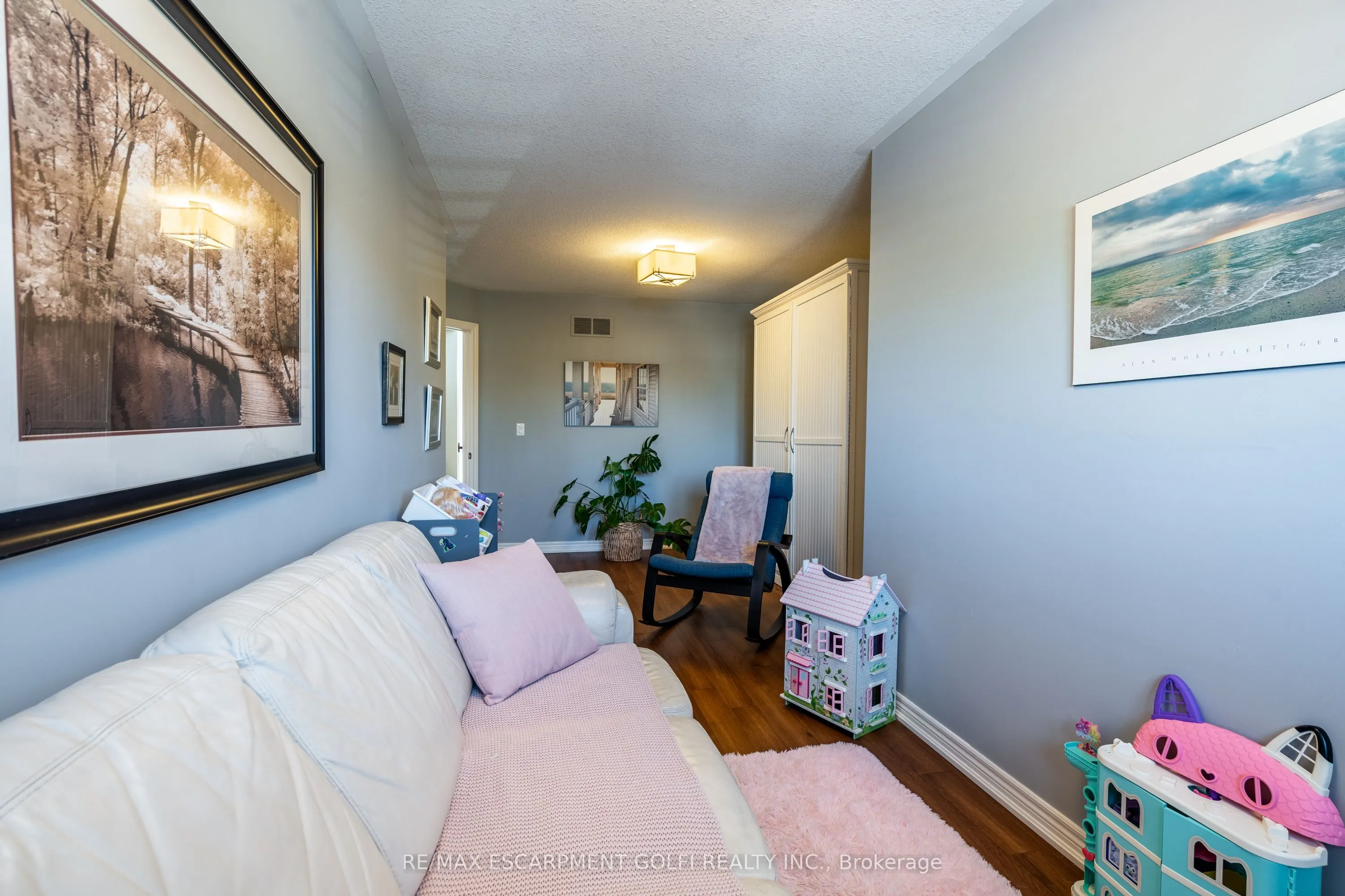 56 Videl Crescent N