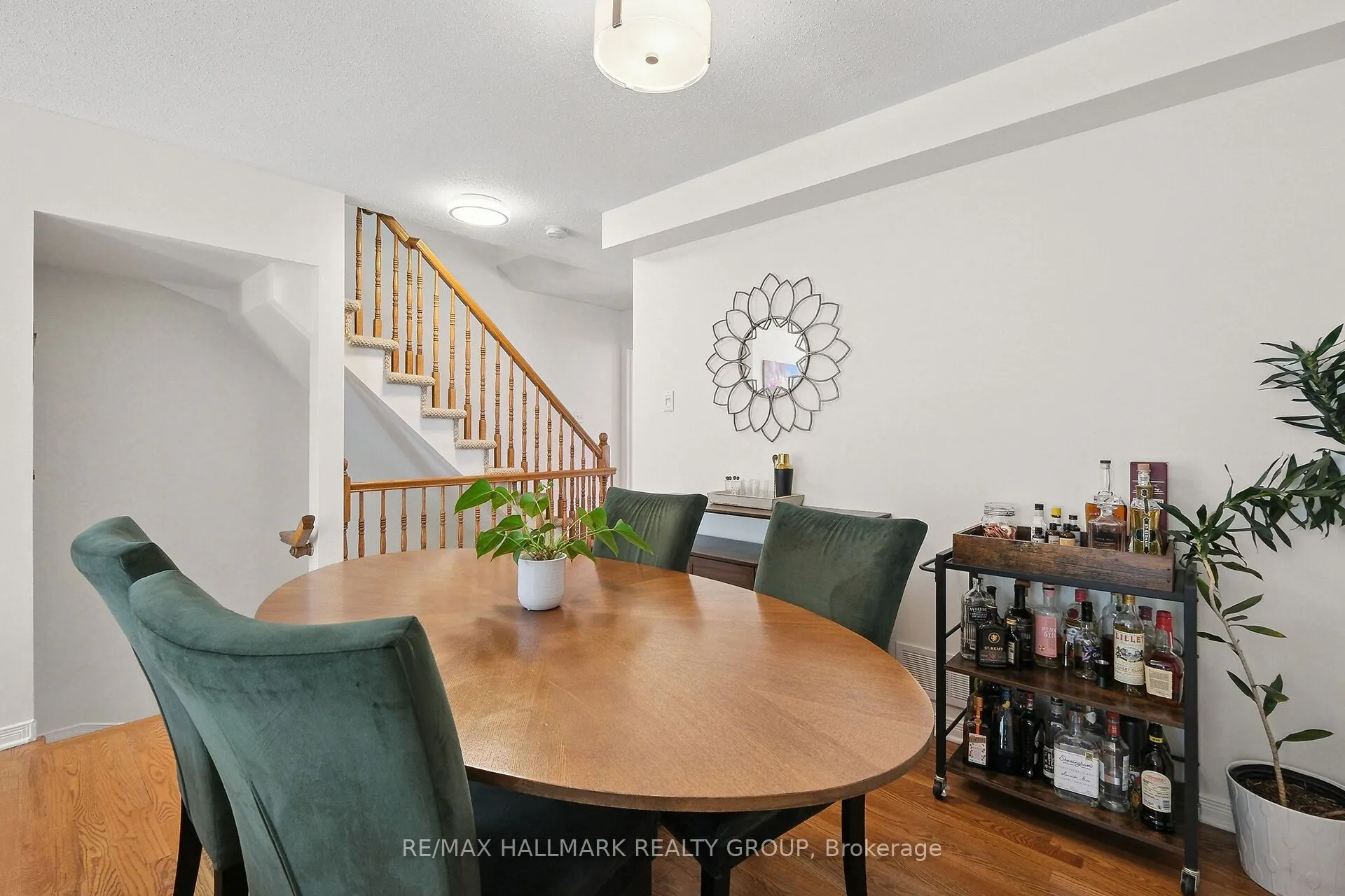 9 Radstock Private