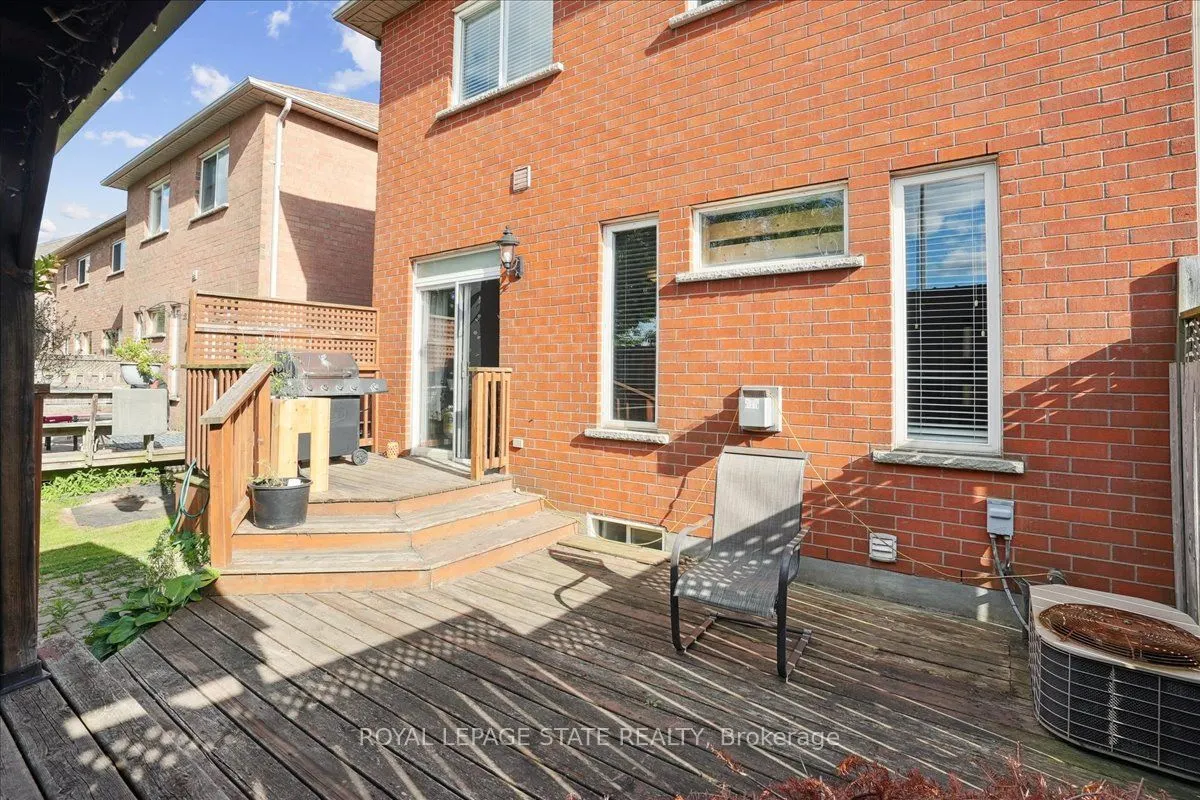 70 Moore Crescent