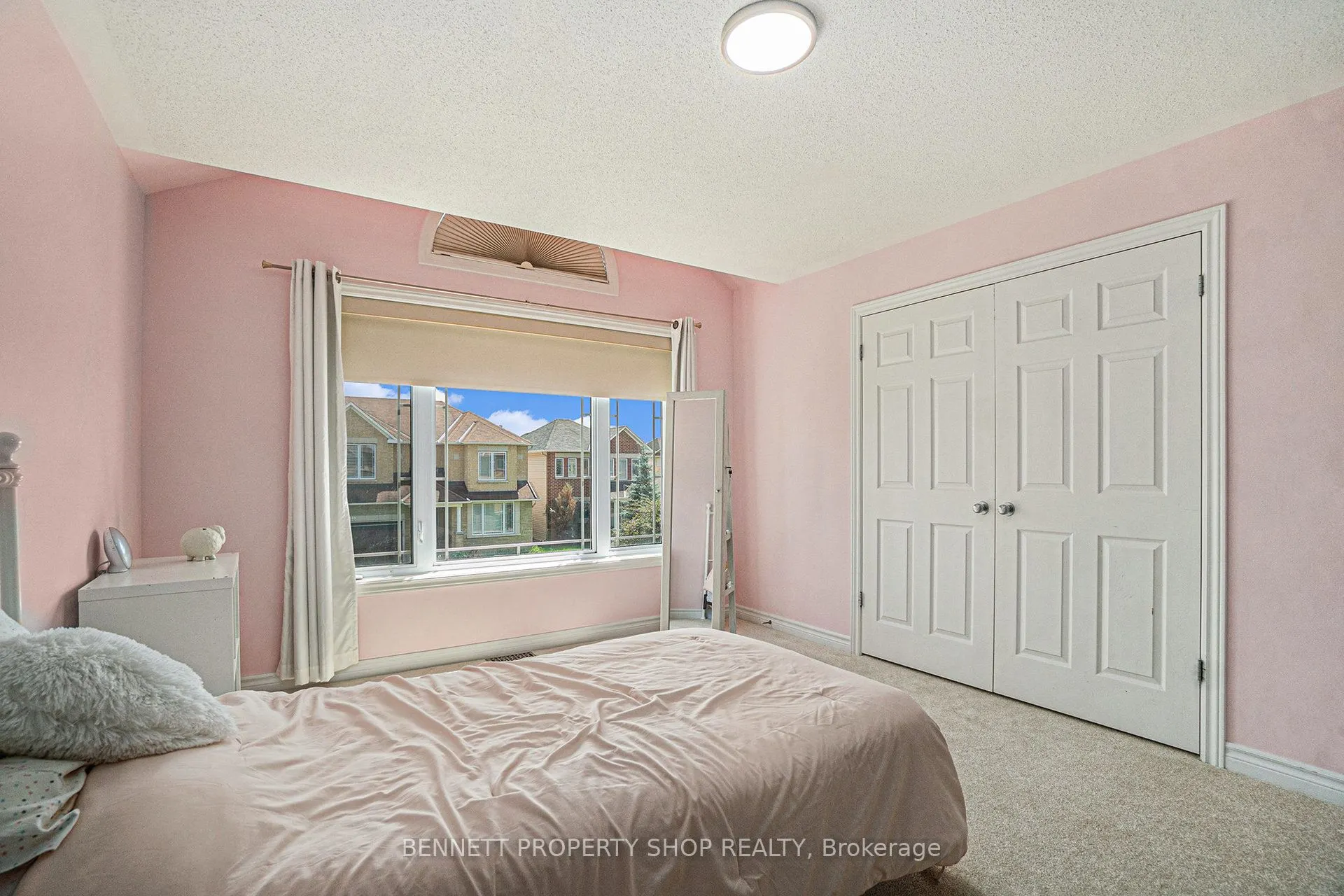 324 Fairlakes Way