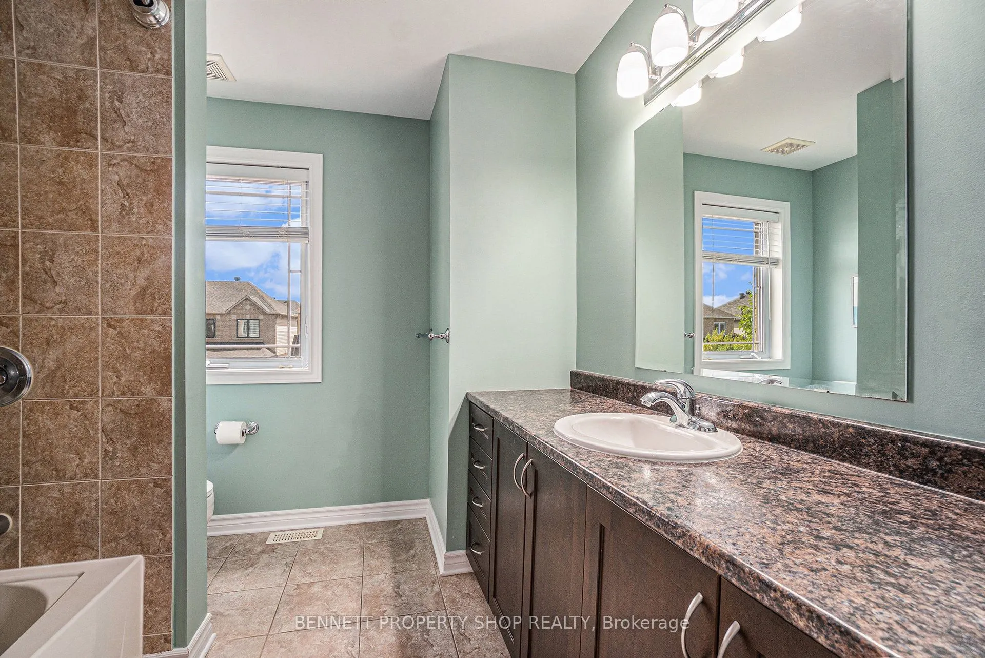 324 Fairlakes Way