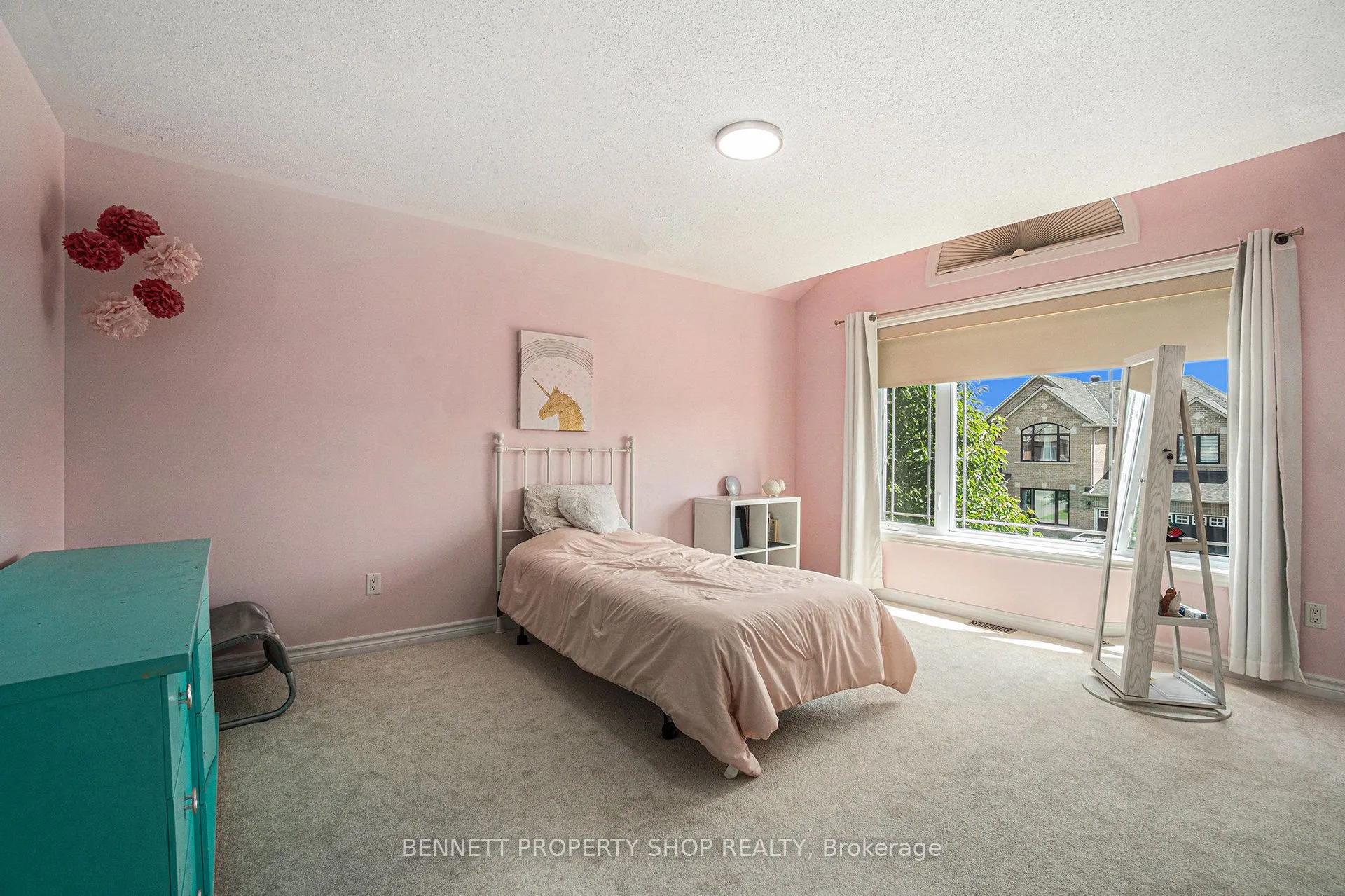 324 Fairlakes Way
