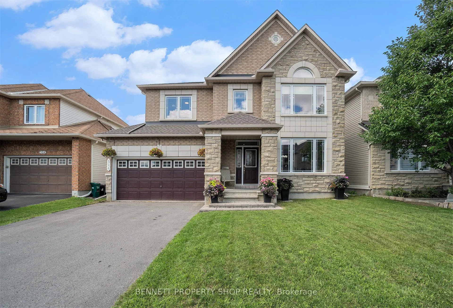324 Fairlakes Way
