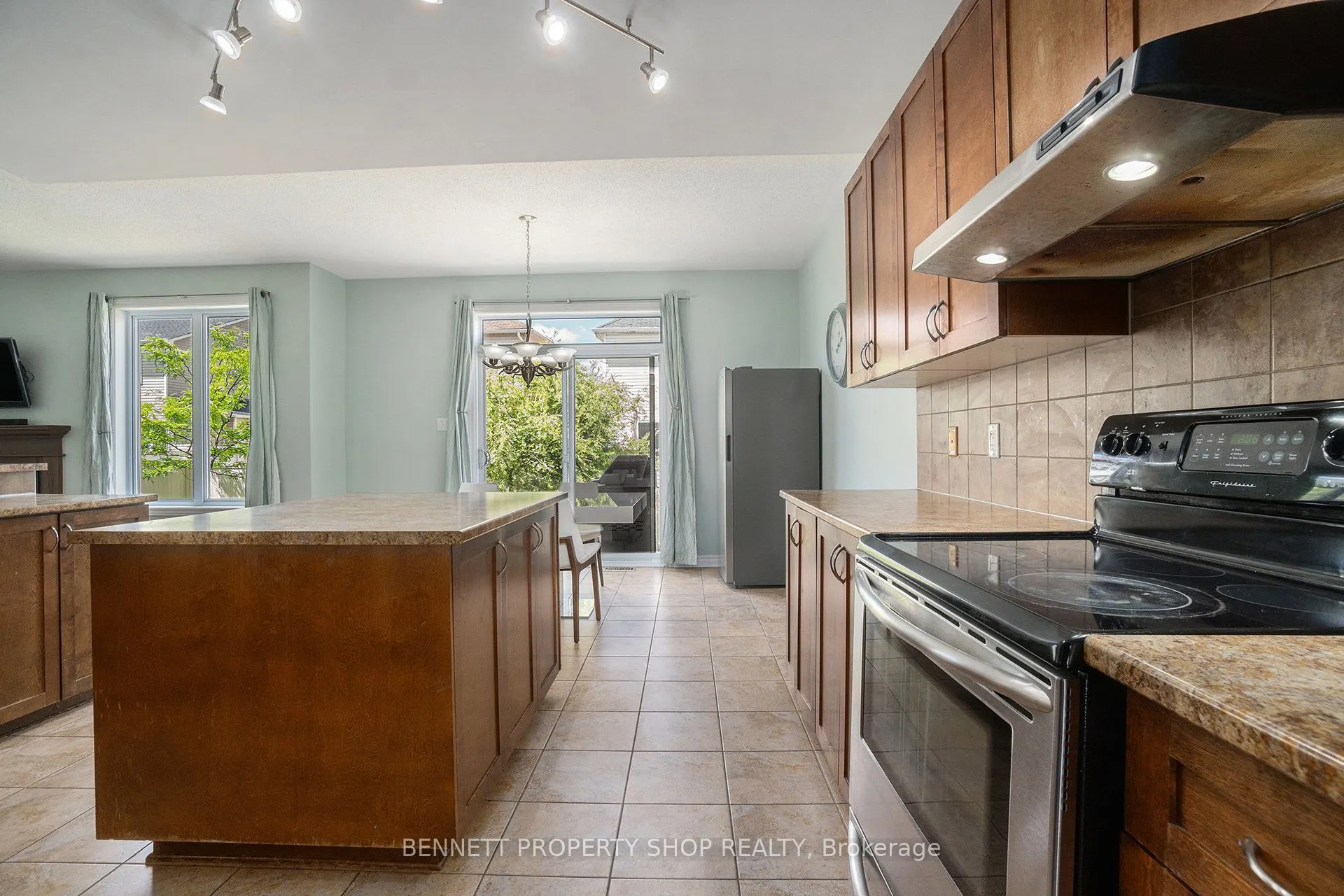 324 Fairlakes Way