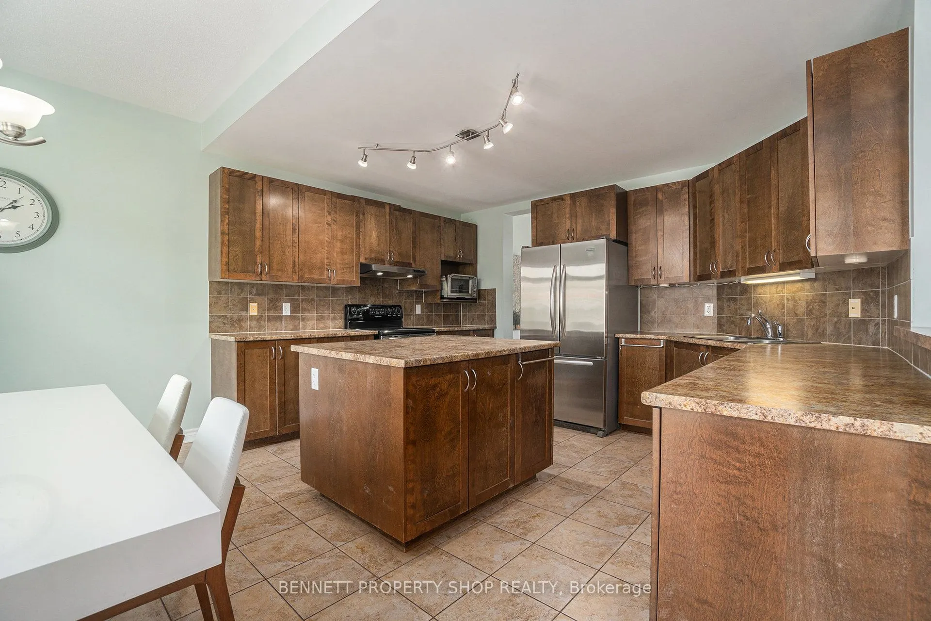324 Fairlakes Way