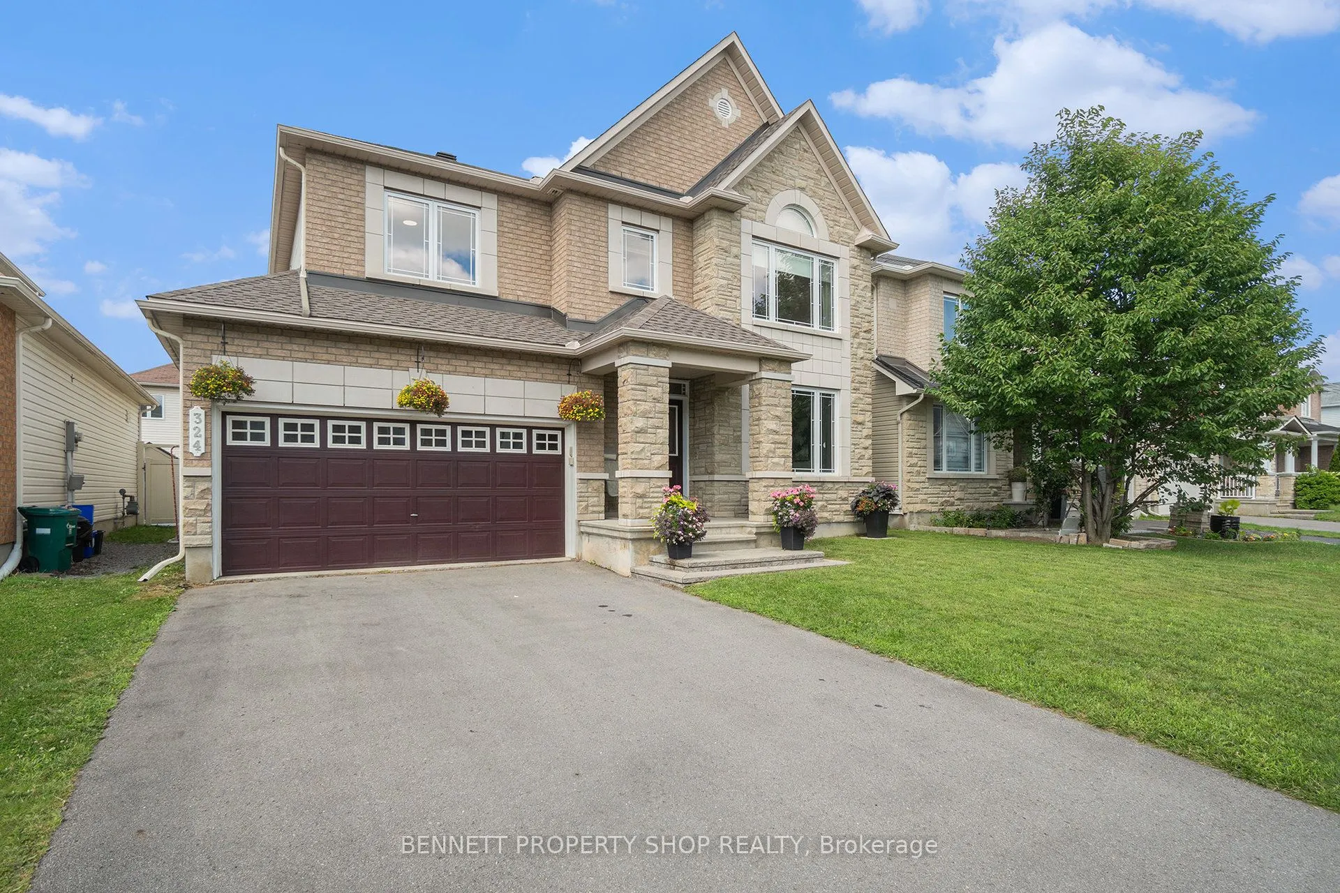 324 Fairlakes Way