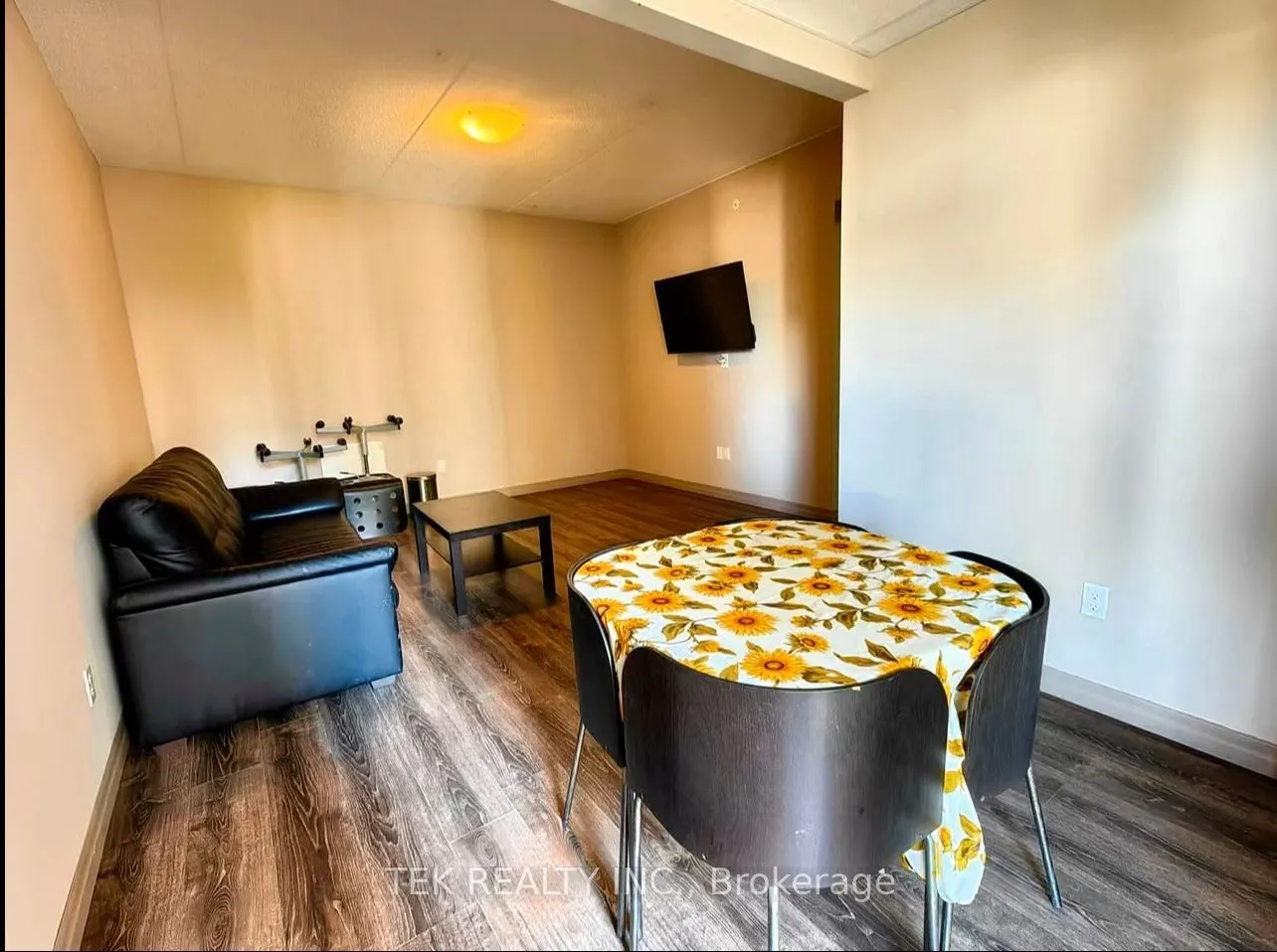 8 Hickory Street W, #802