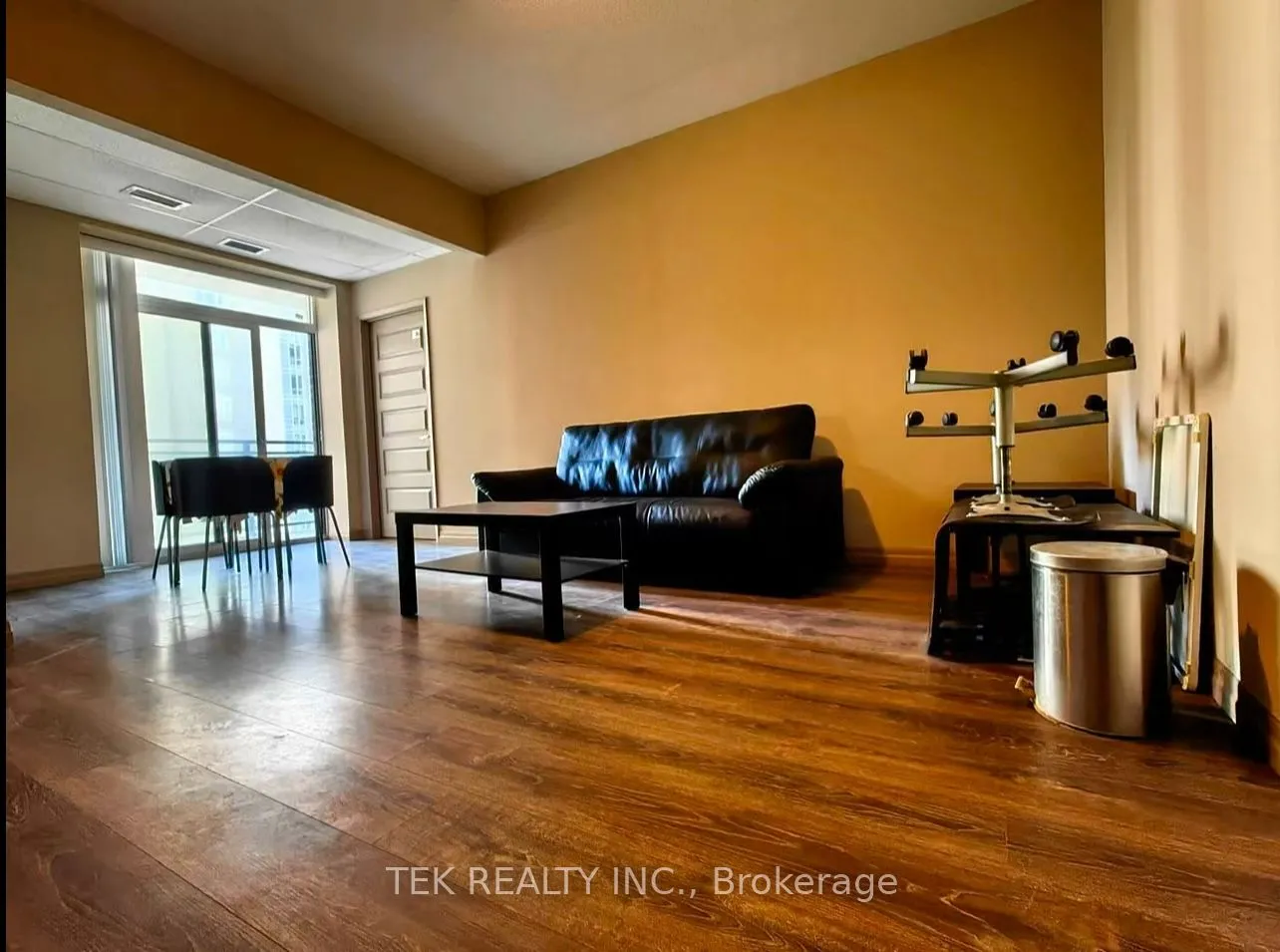 8 Hickory Street W, #802