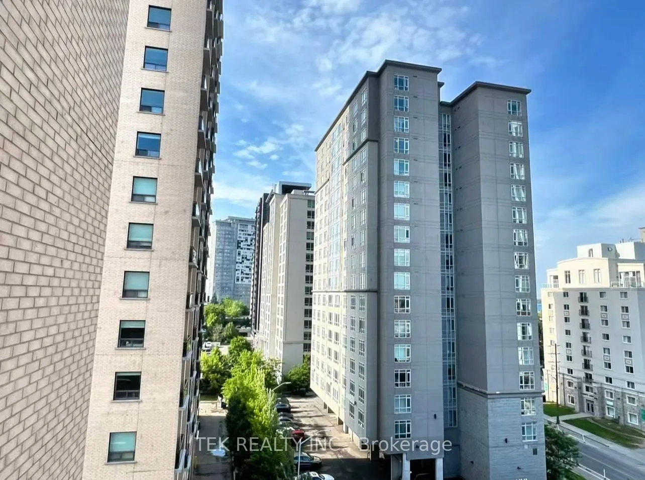 8 Hickory Street W, #802