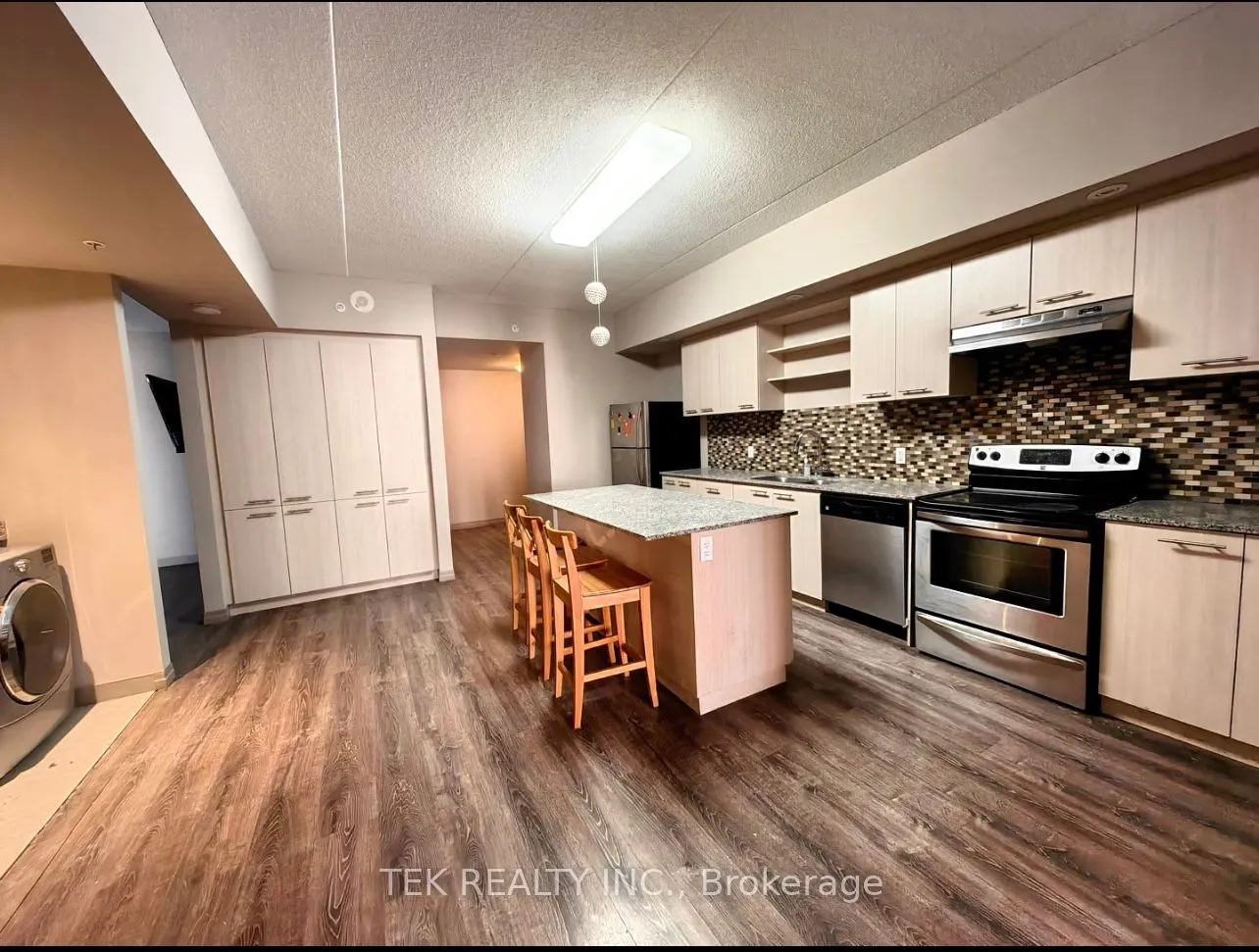 8 Hickory Street W, #802