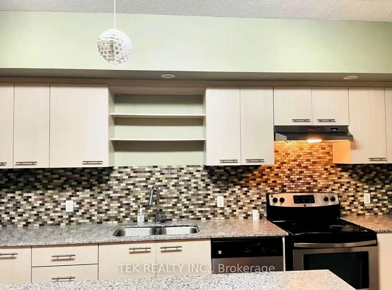 8 Hickory Street W, #802
