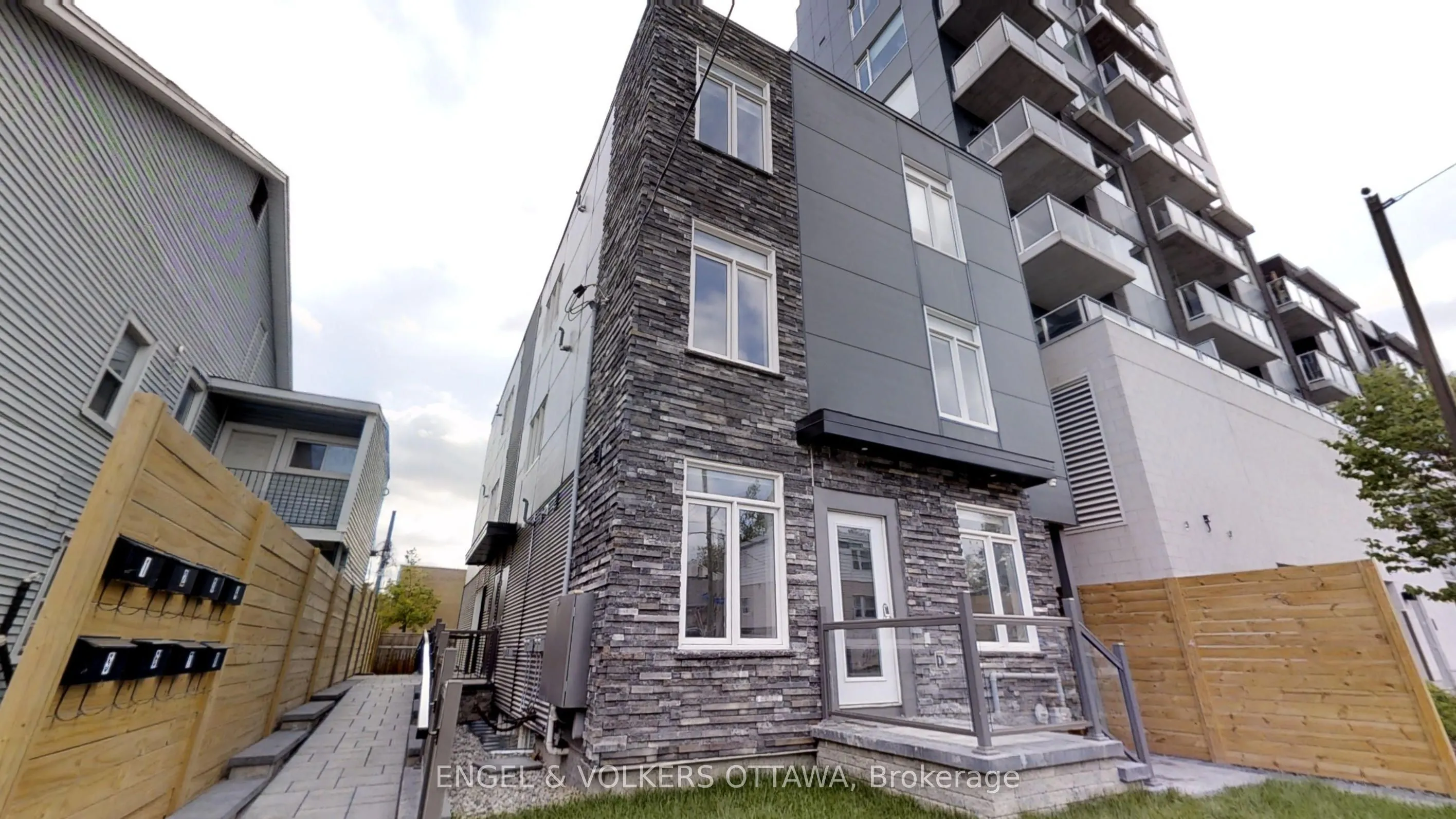 12 Jolliet Avenue, #1