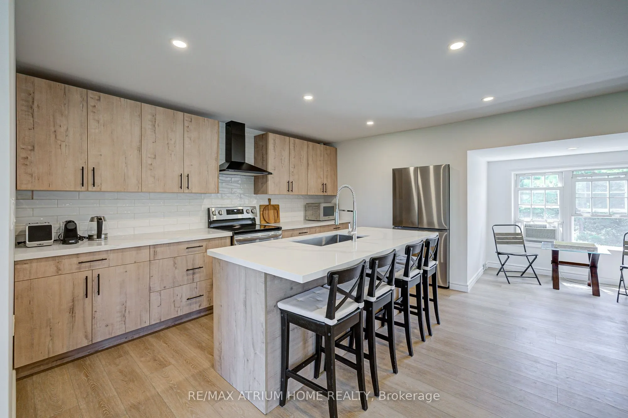 339 SOUTH BAY Road