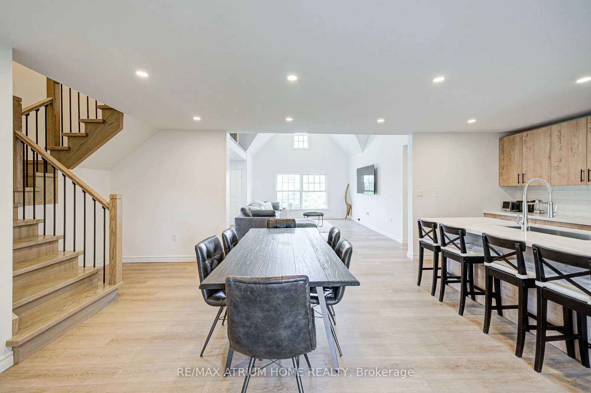 339 SOUTH BAY Road