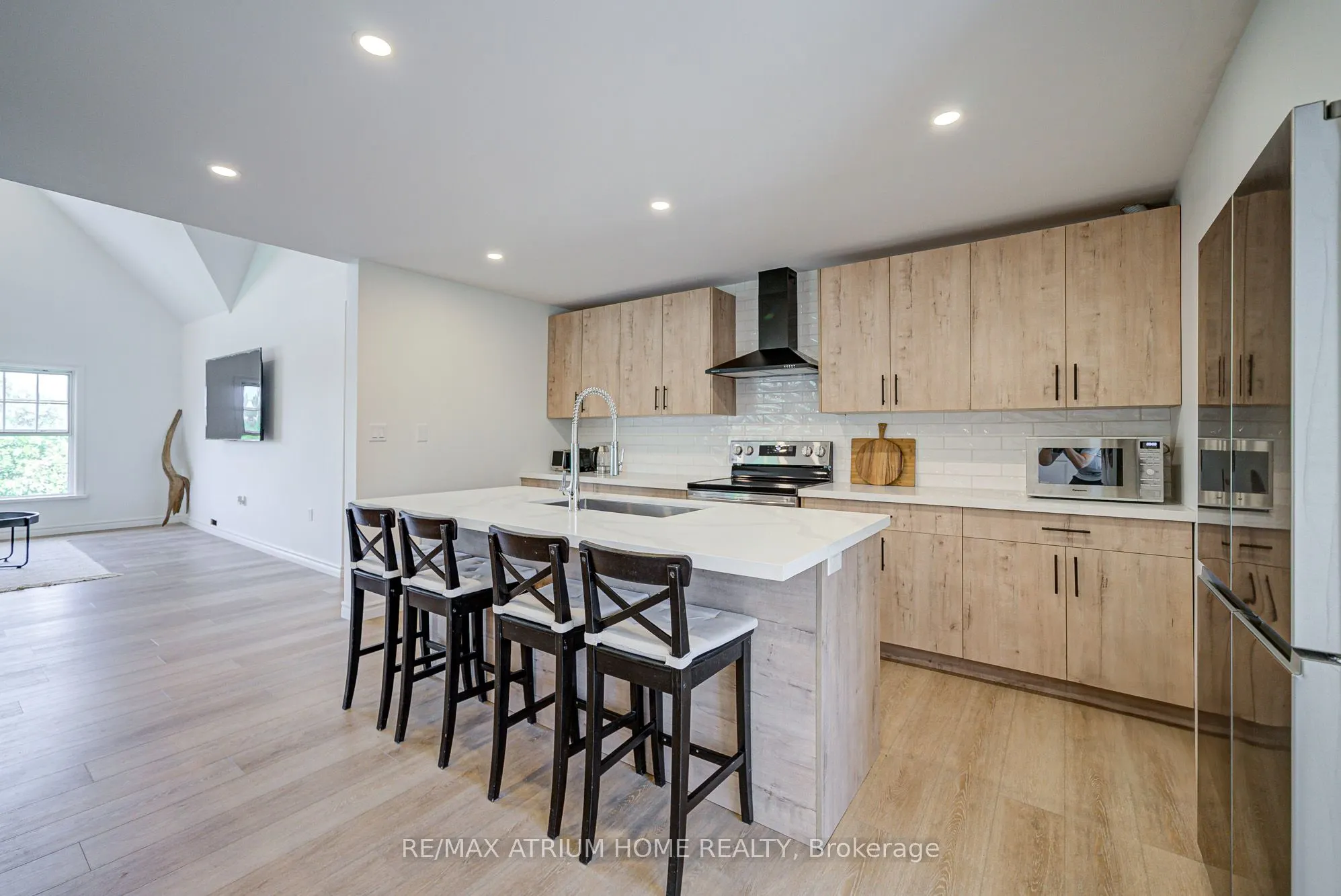 339 SOUTH BAY Road