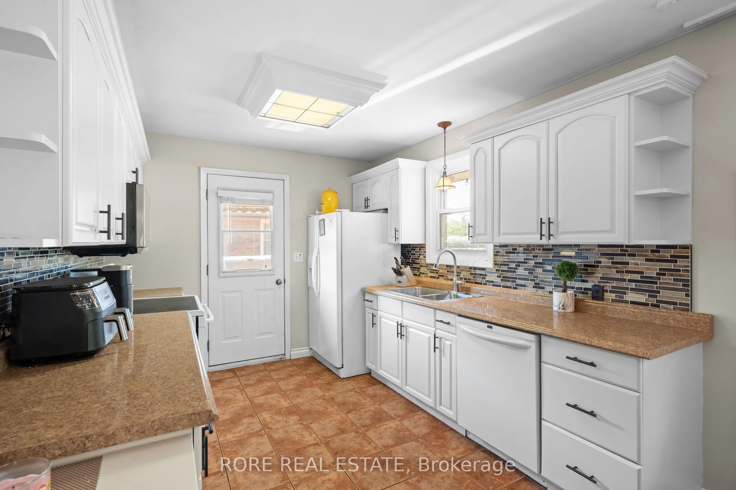 497 Clarence Street W