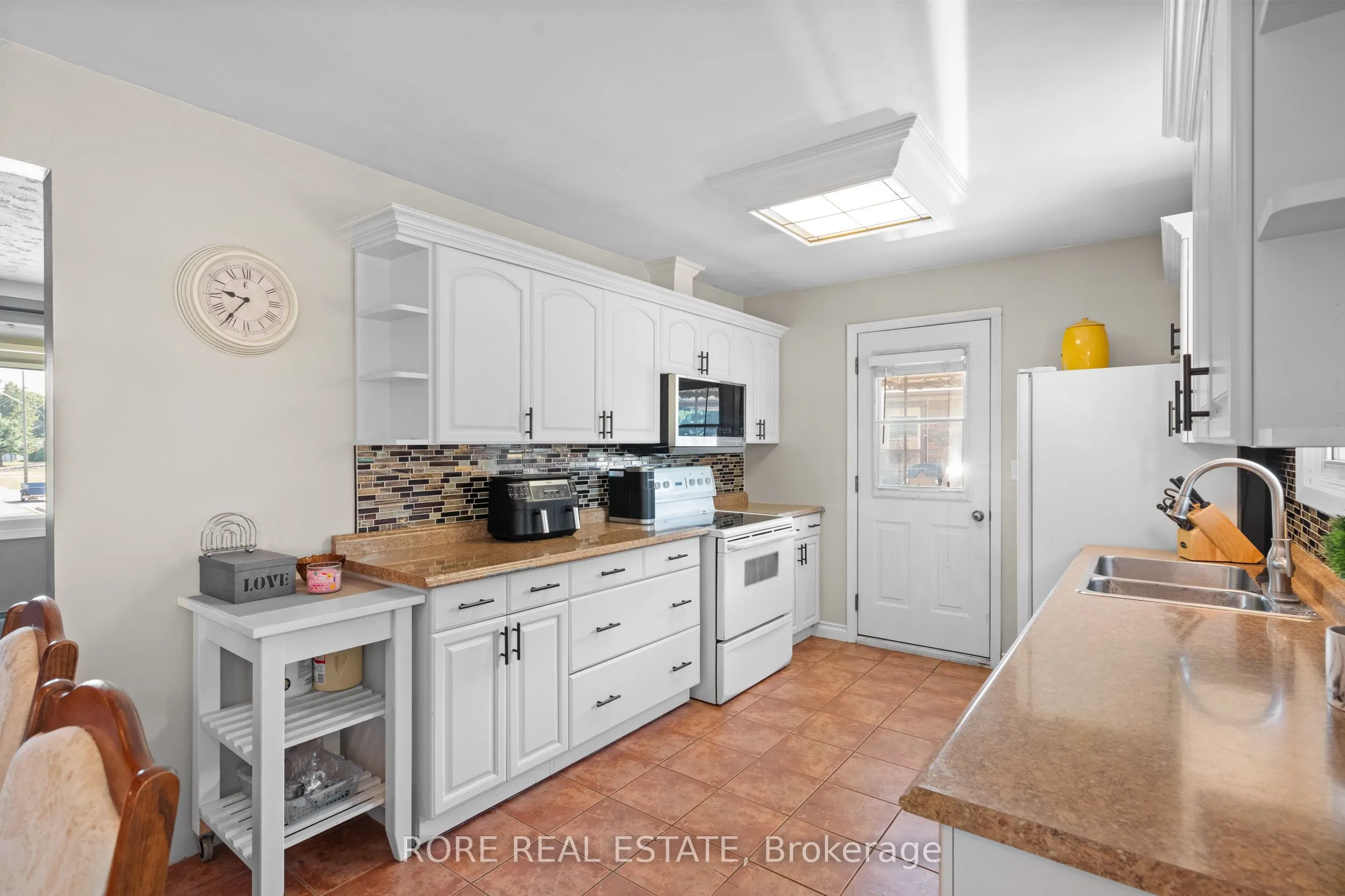 497 Clarence Street W