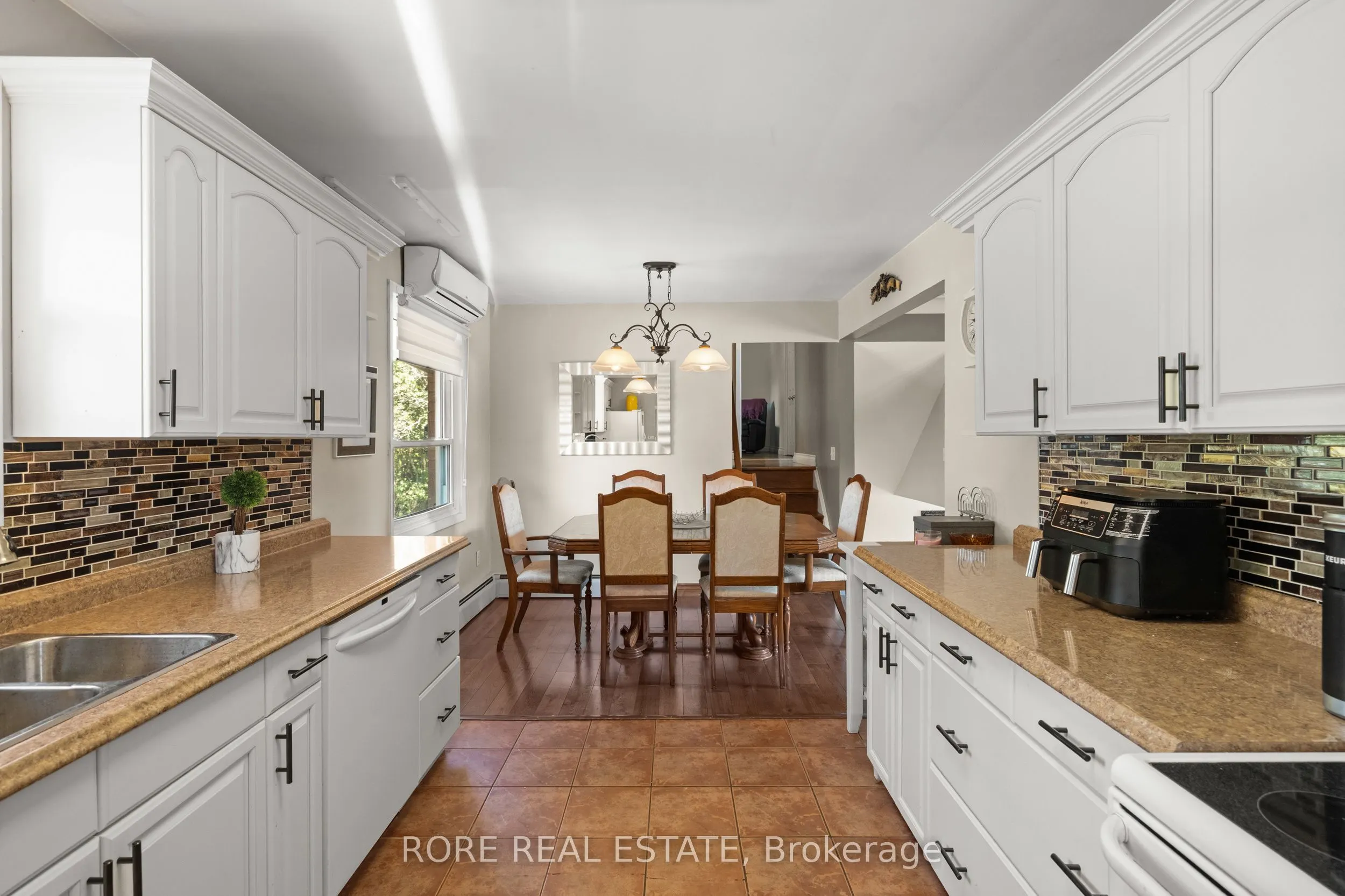 497 Clarence Street W