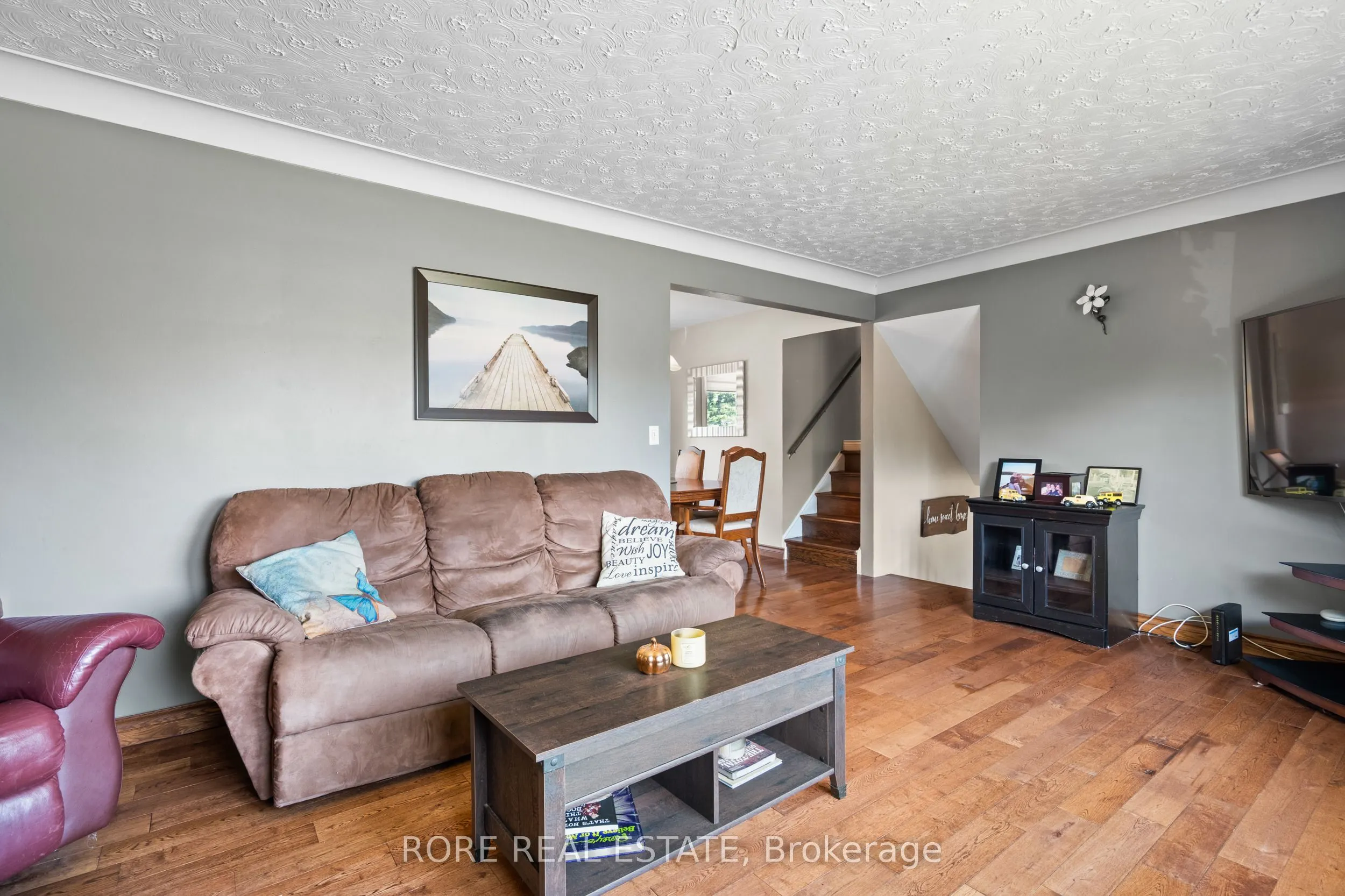 497 Clarence Street W