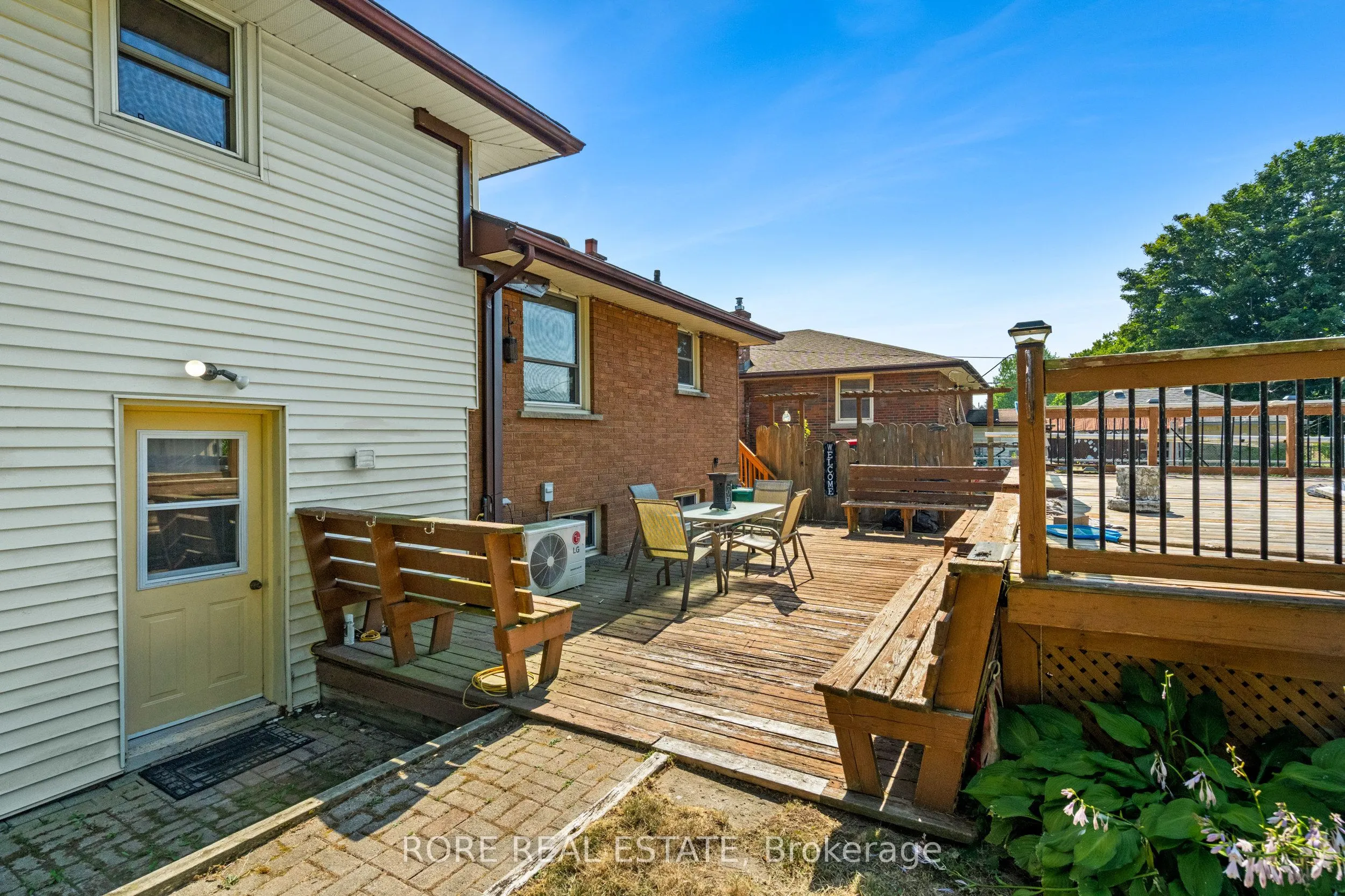 497 Clarence Street W