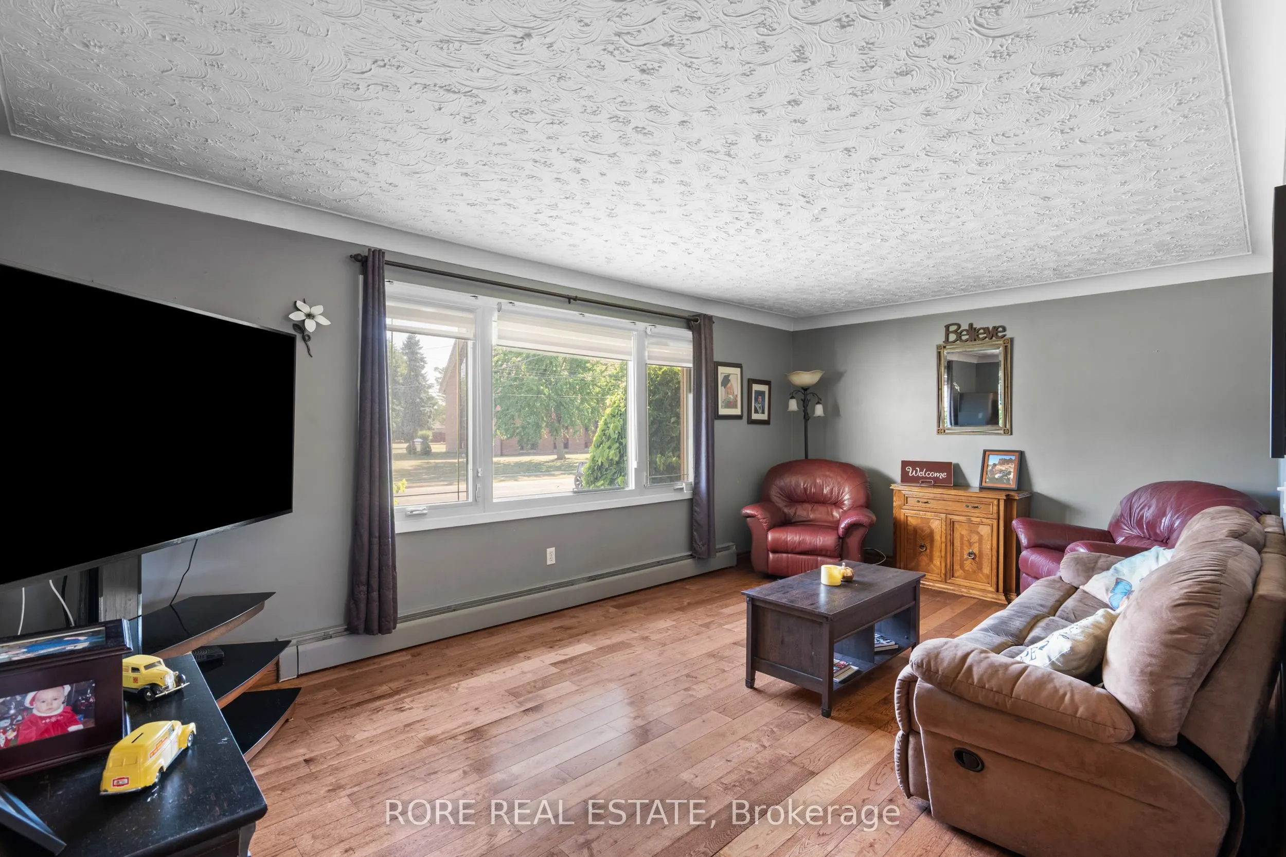 497 Clarence Street W