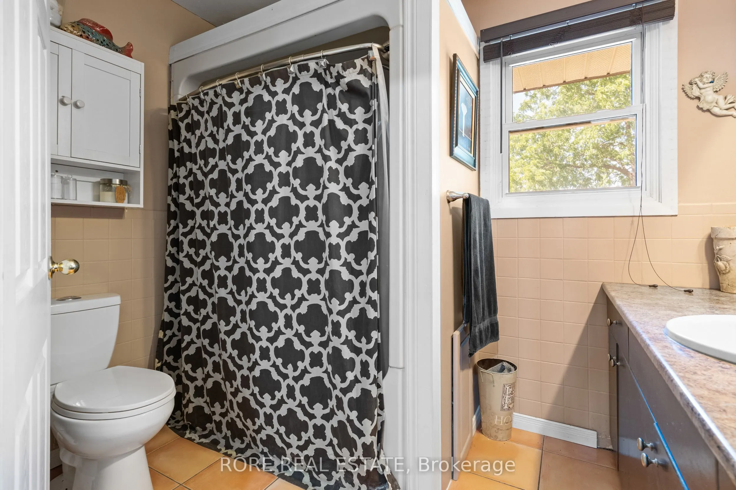 497 Clarence Street W