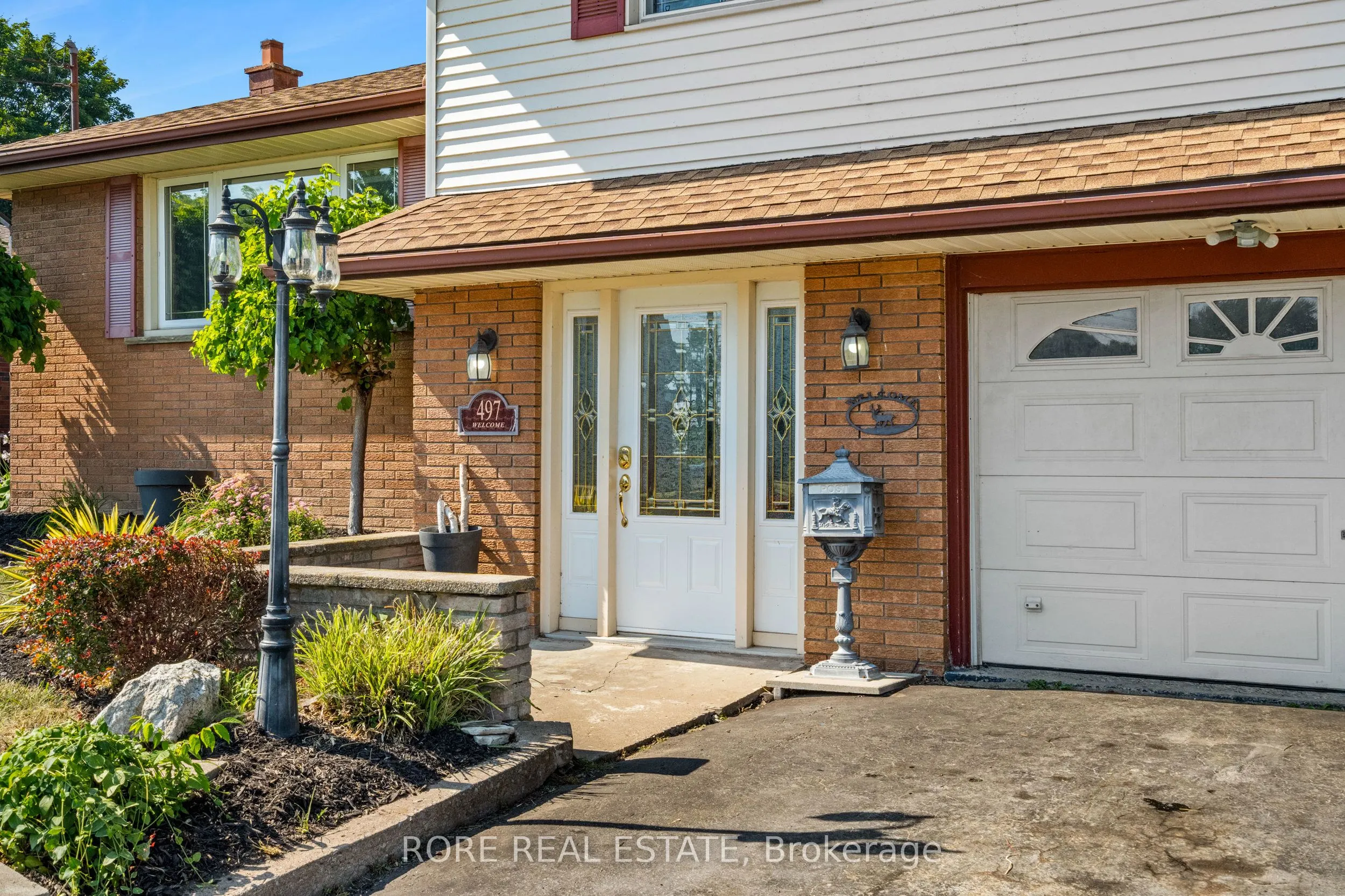 497 Clarence Street W