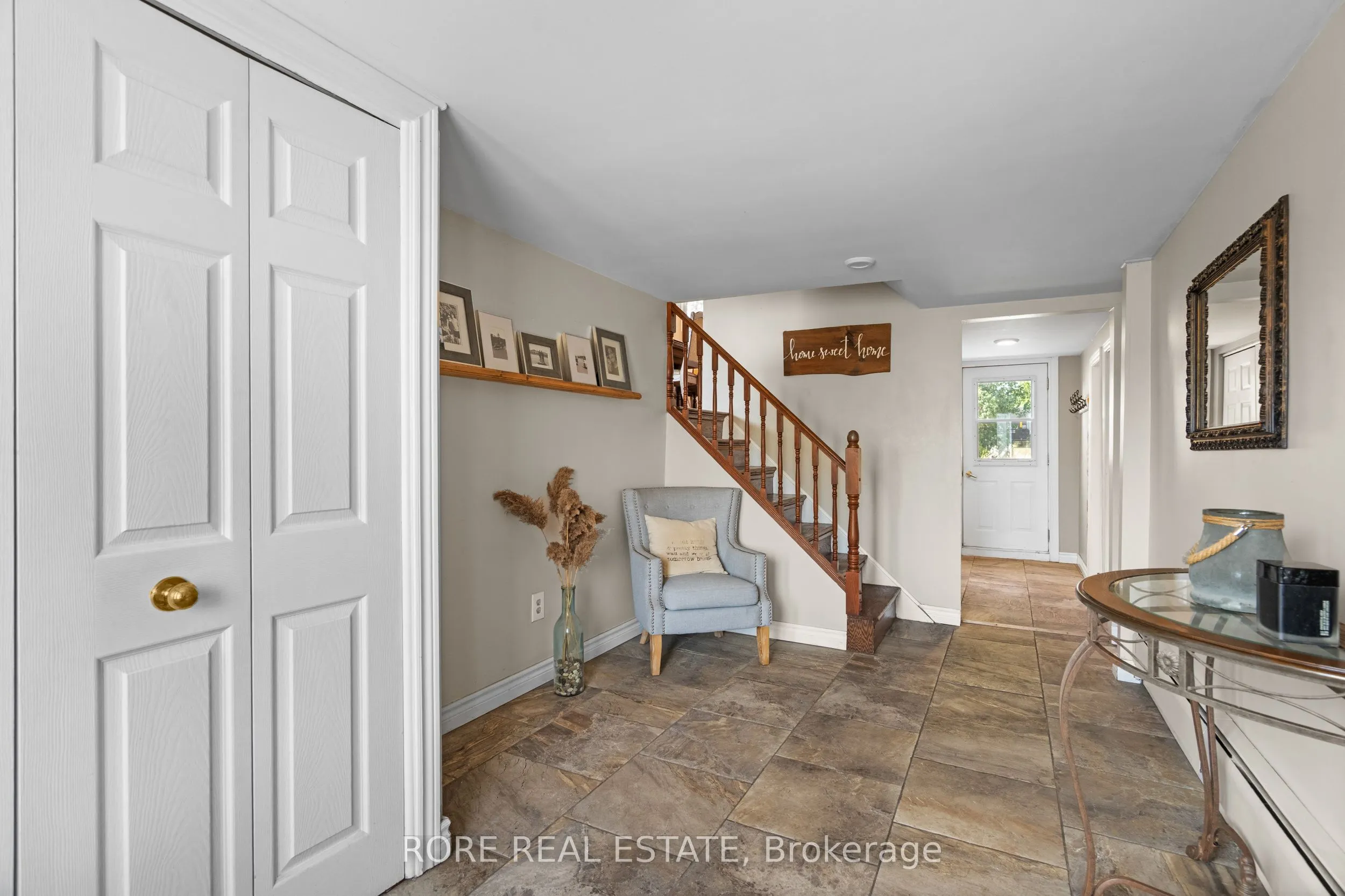 497 Clarence Street W
