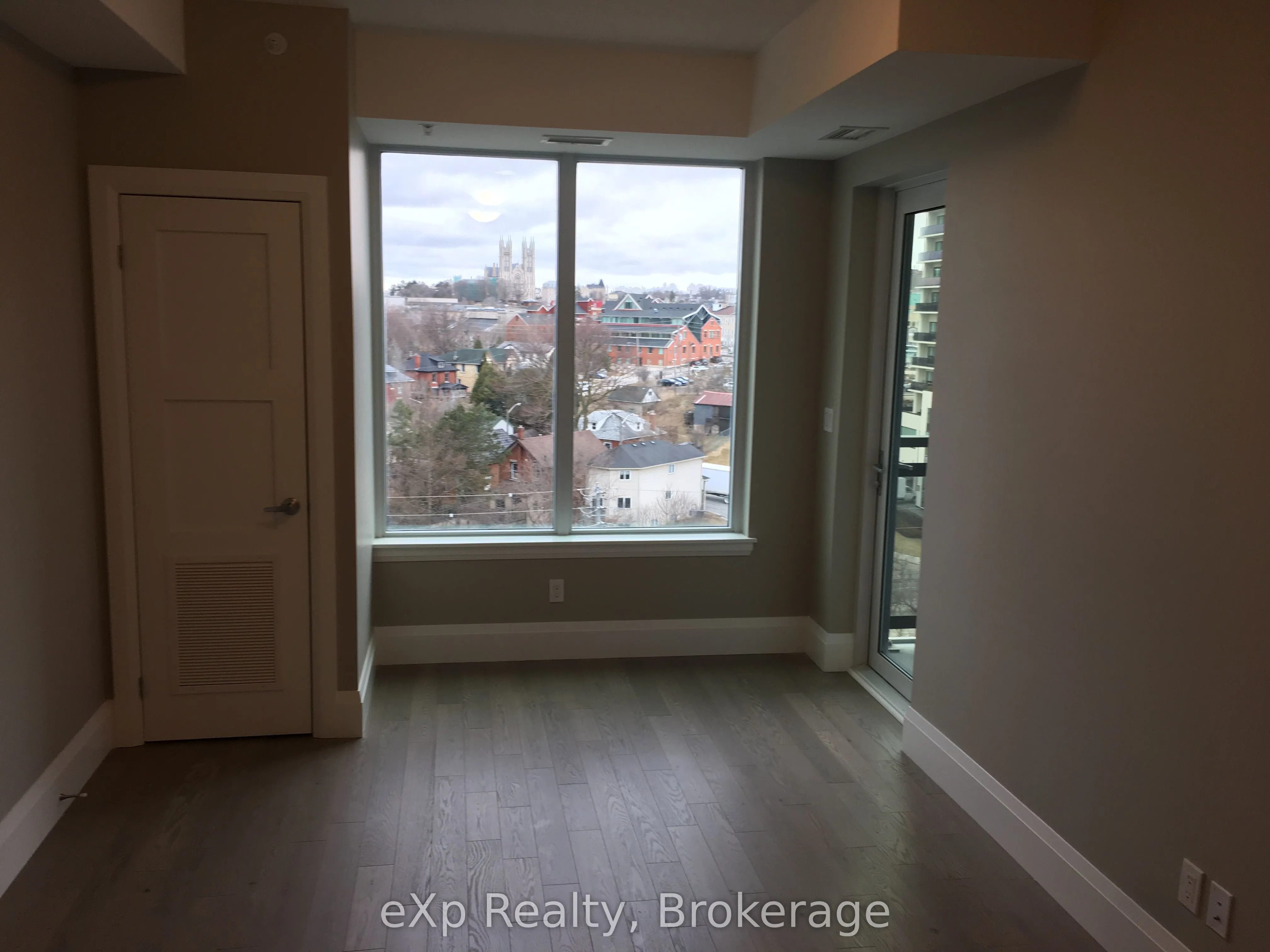 63 Arthur Street S, #804
