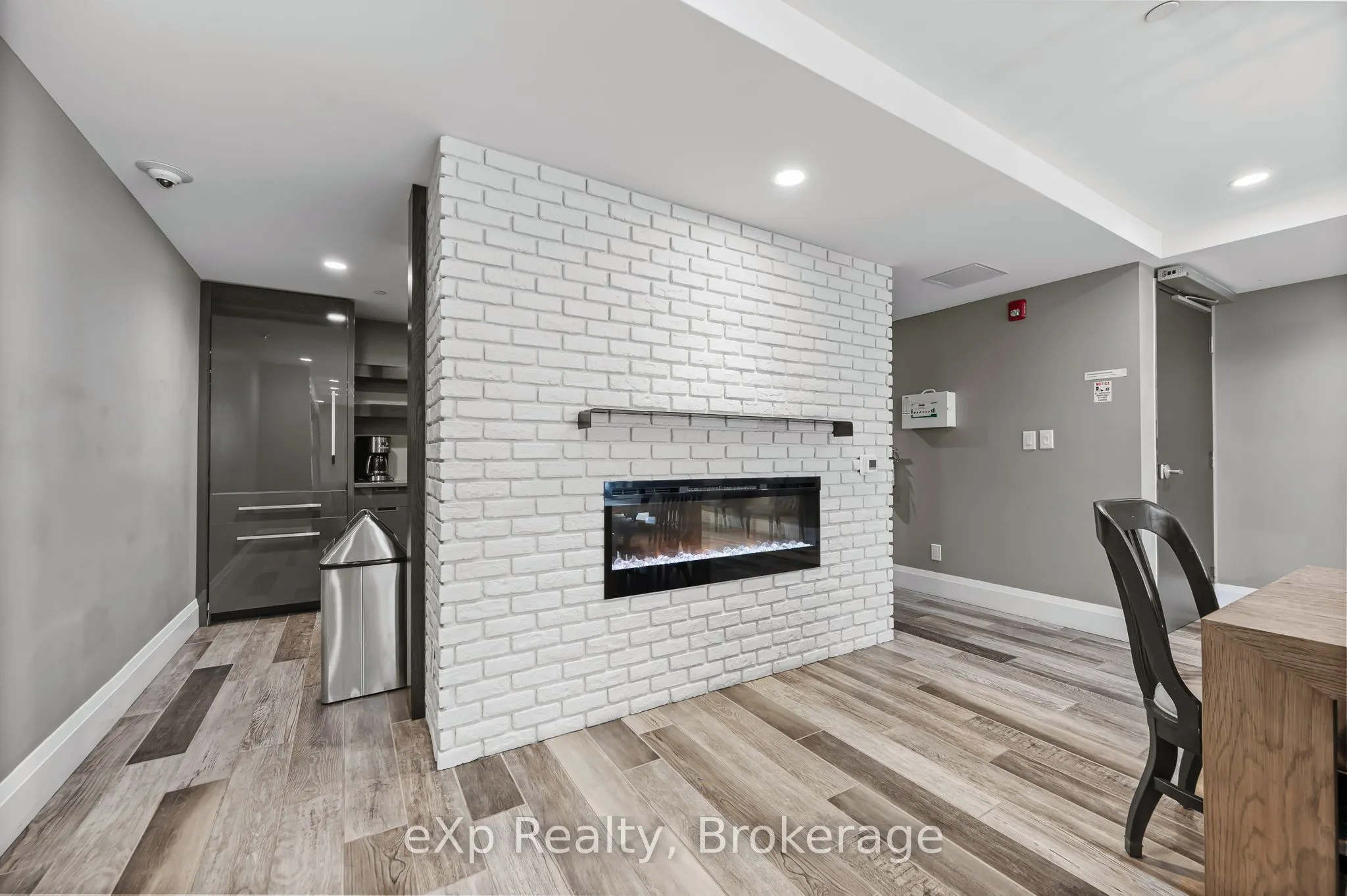 63 Arthur Street S, #804