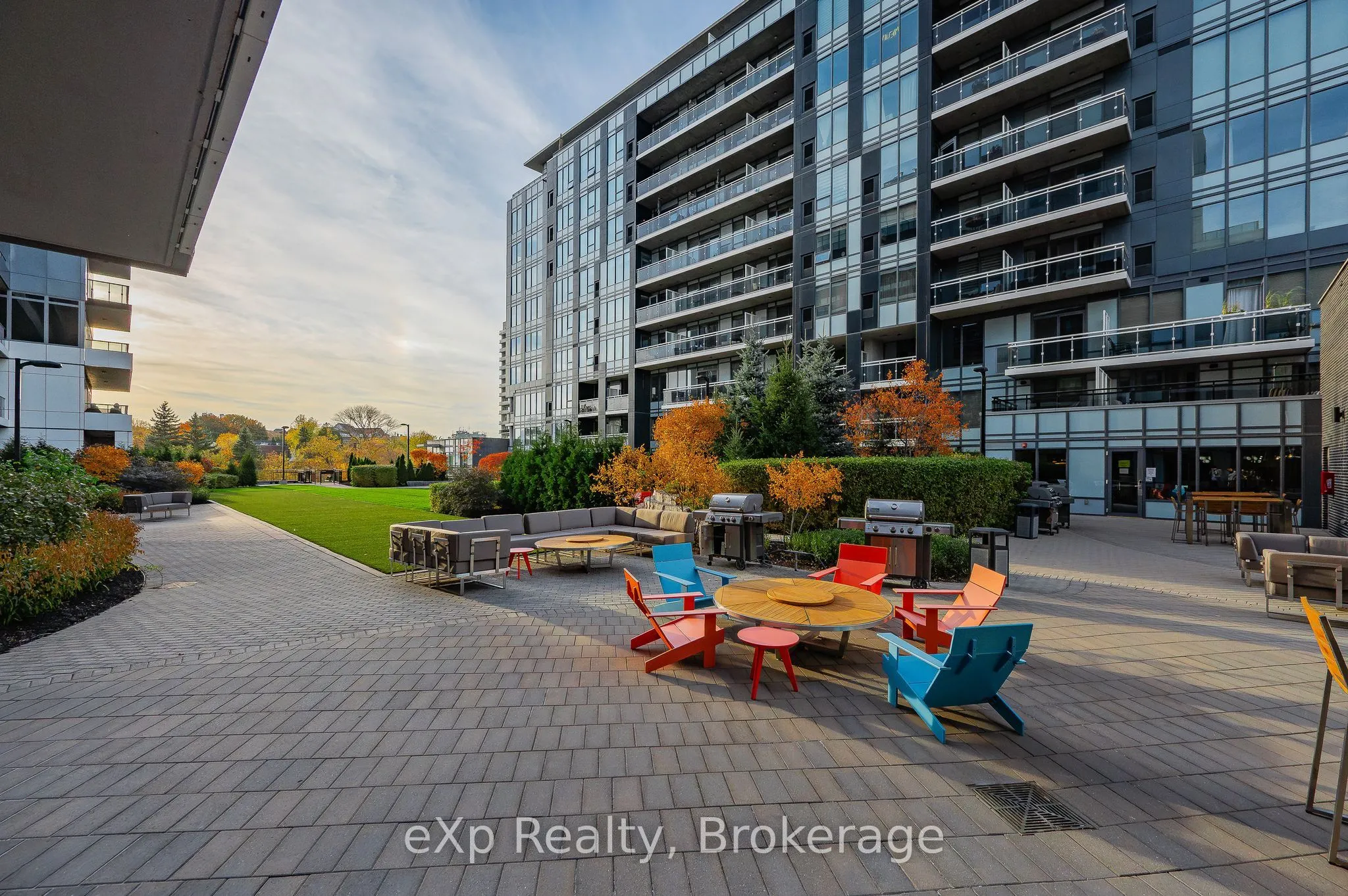 63 Arthur Street S, #804