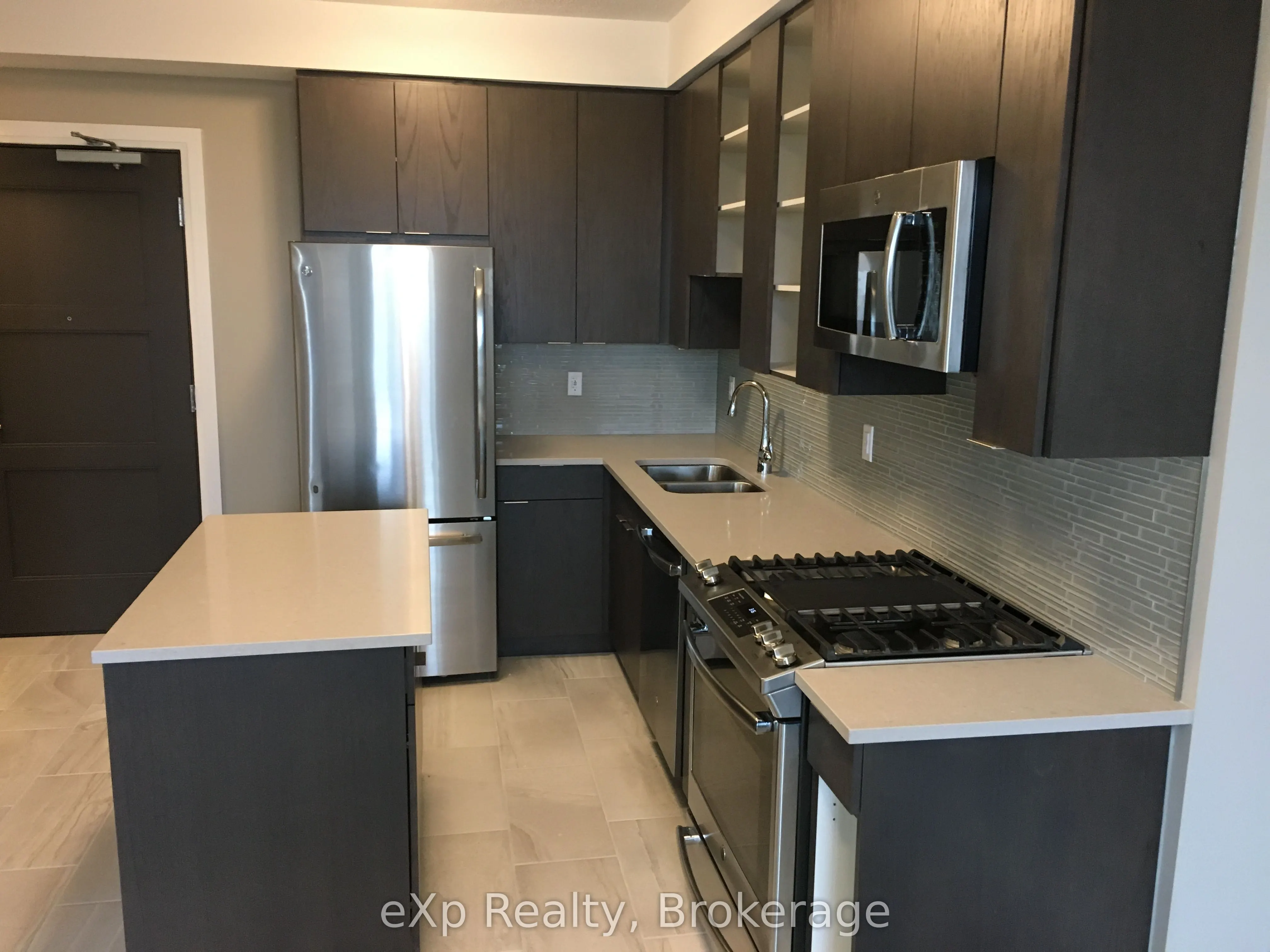 63 Arthur Street S, #804