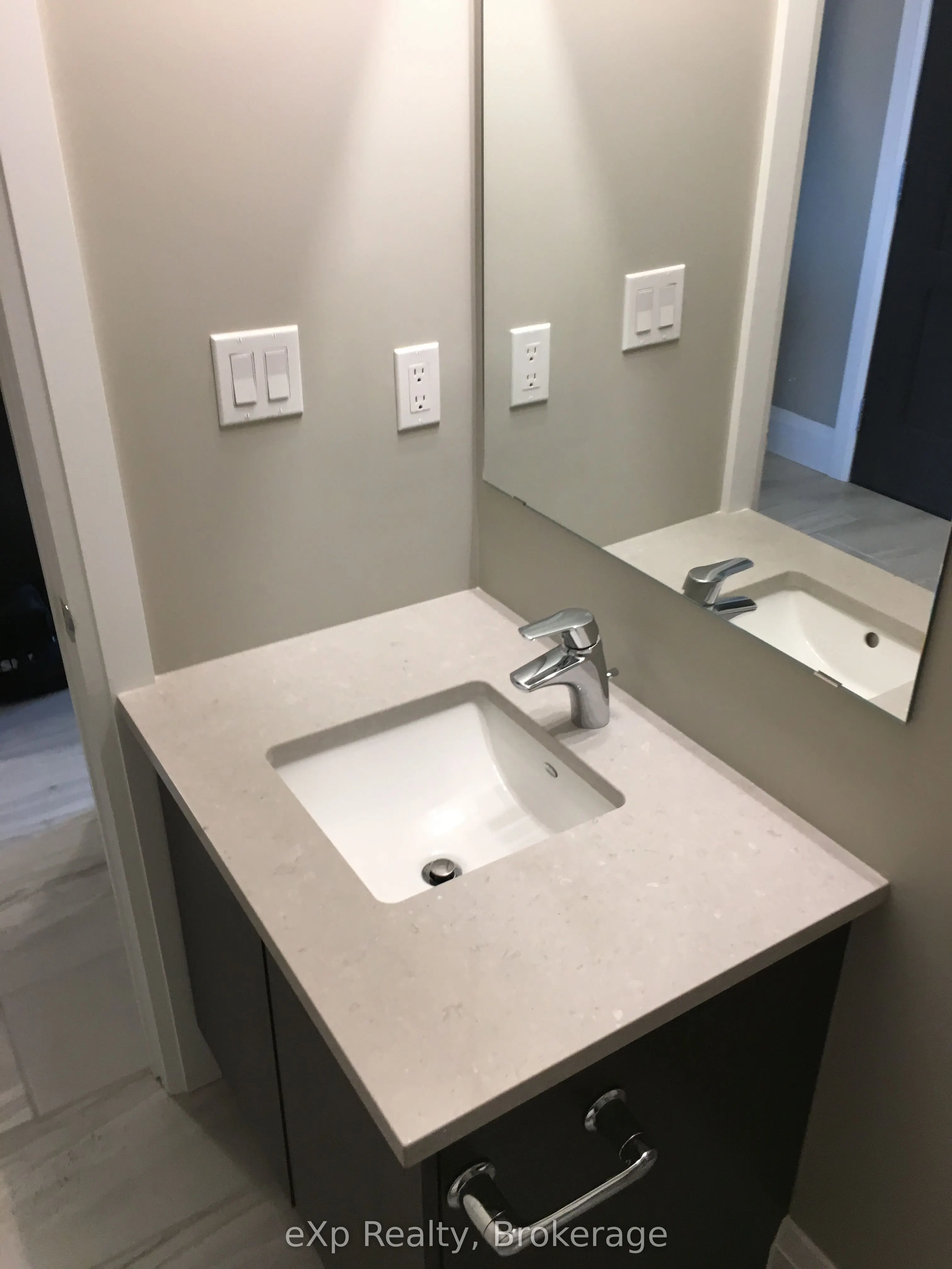 63 Arthur Street S, #804