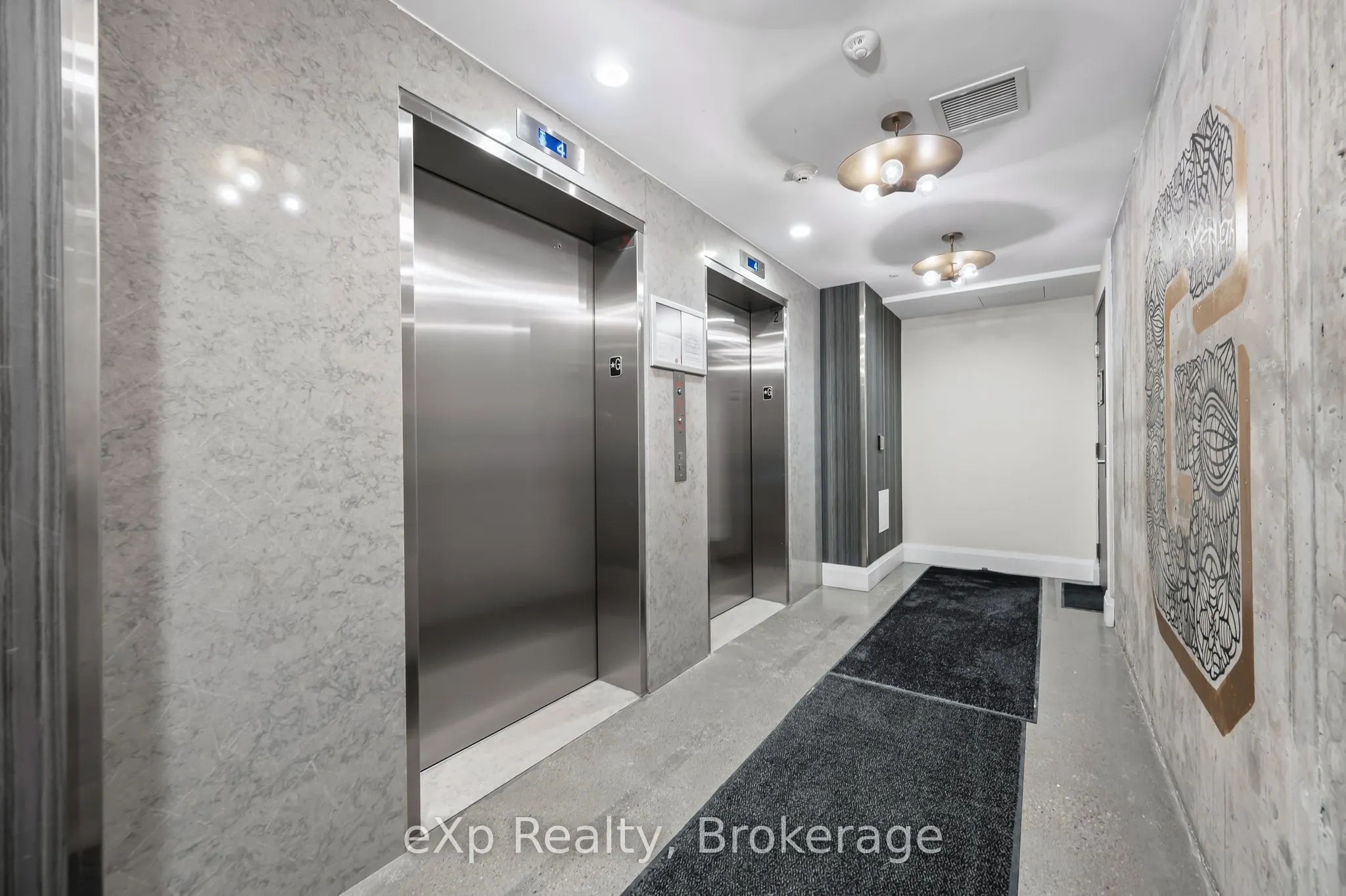 63 Arthur Street S, #804