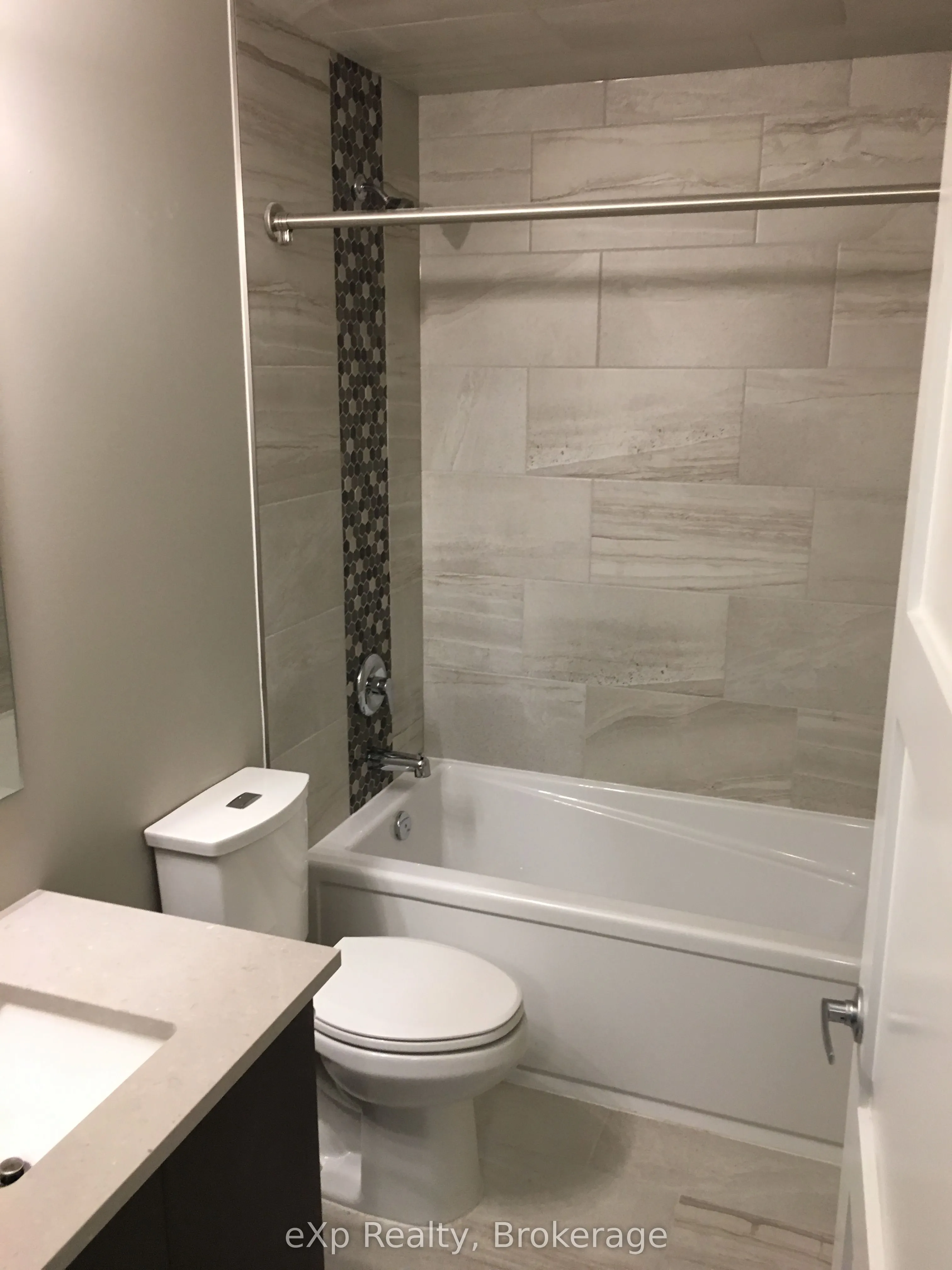 63 Arthur Street S, #804
